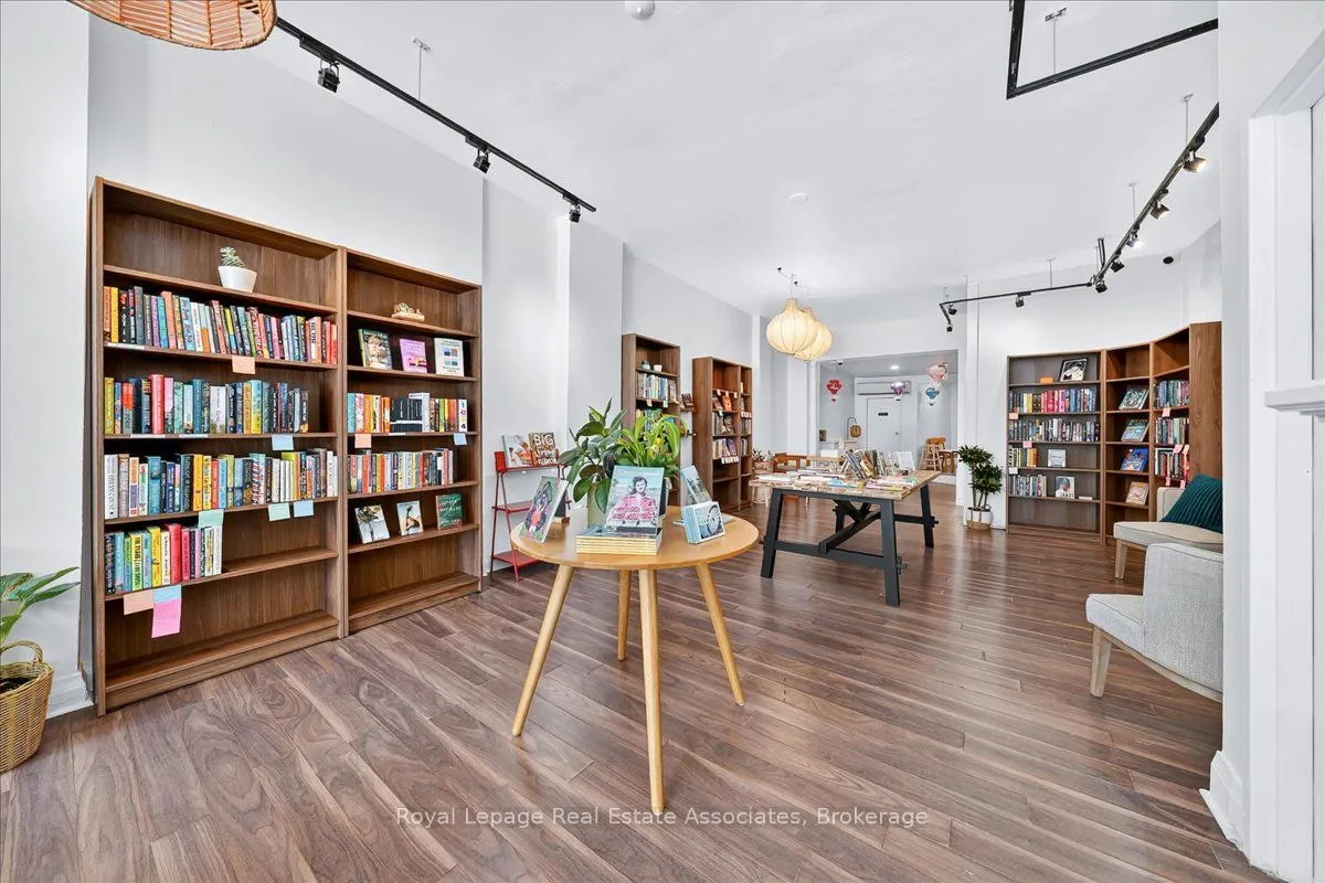 1640 Queen Street W