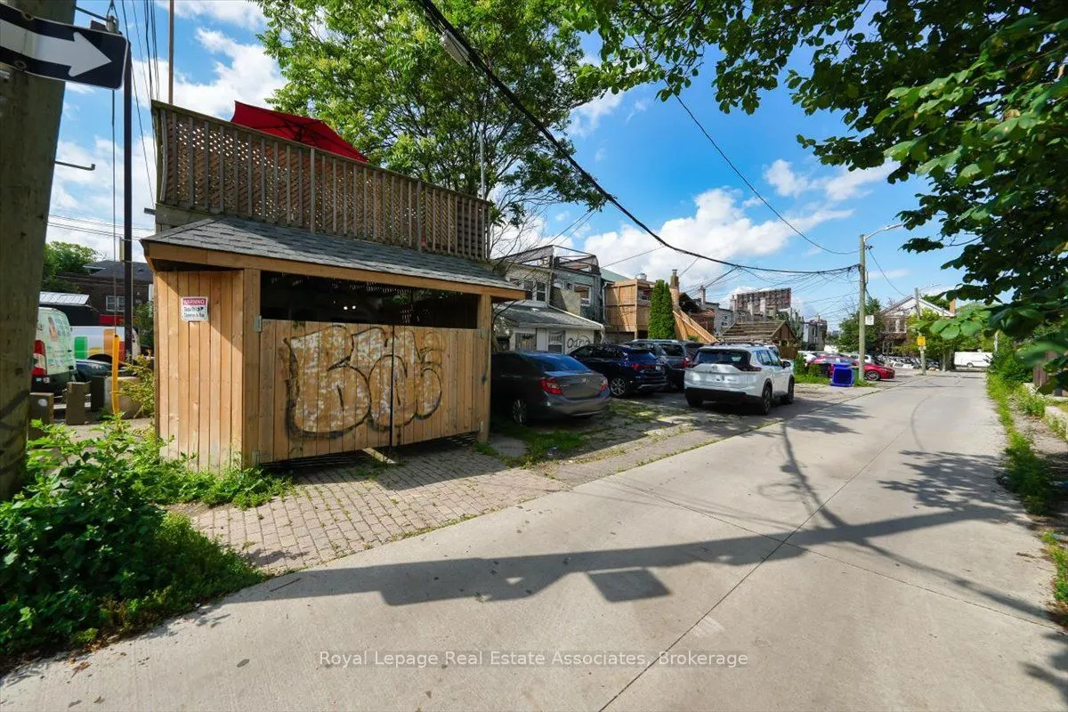 1640 Queen Street W
