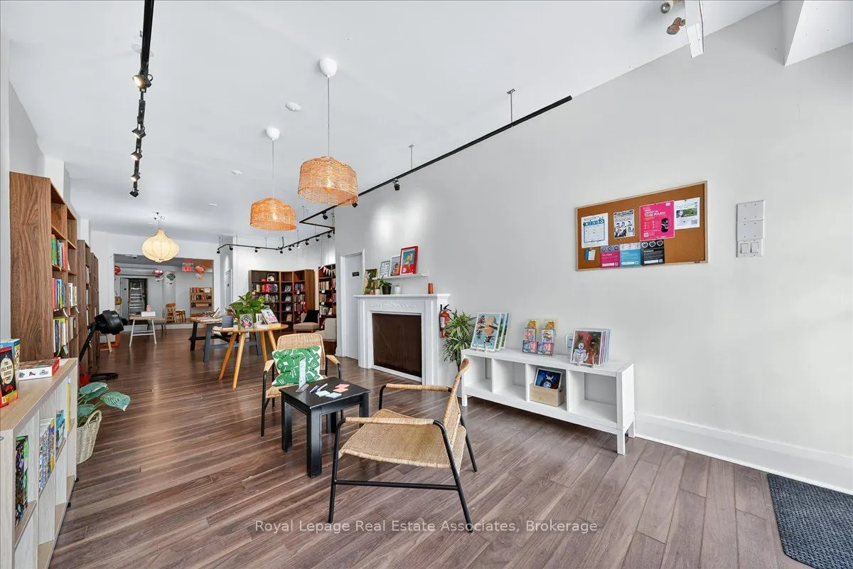 1640 Queen Street W