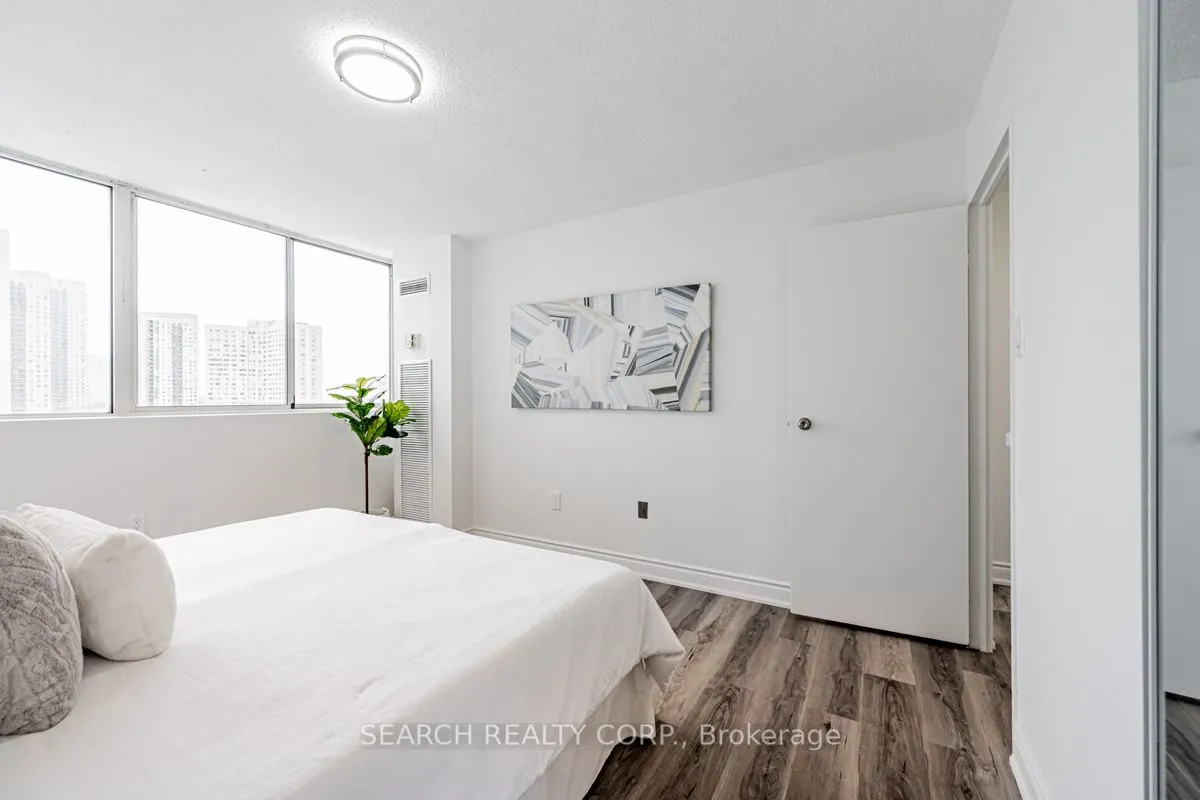 3590 Kaneff Crescent, #1108