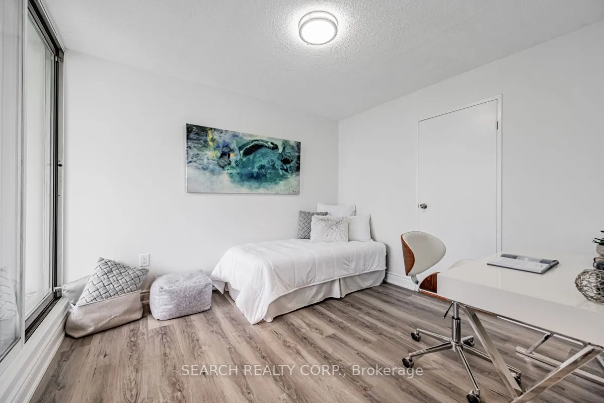 3590 Kaneff Crescent, #1108