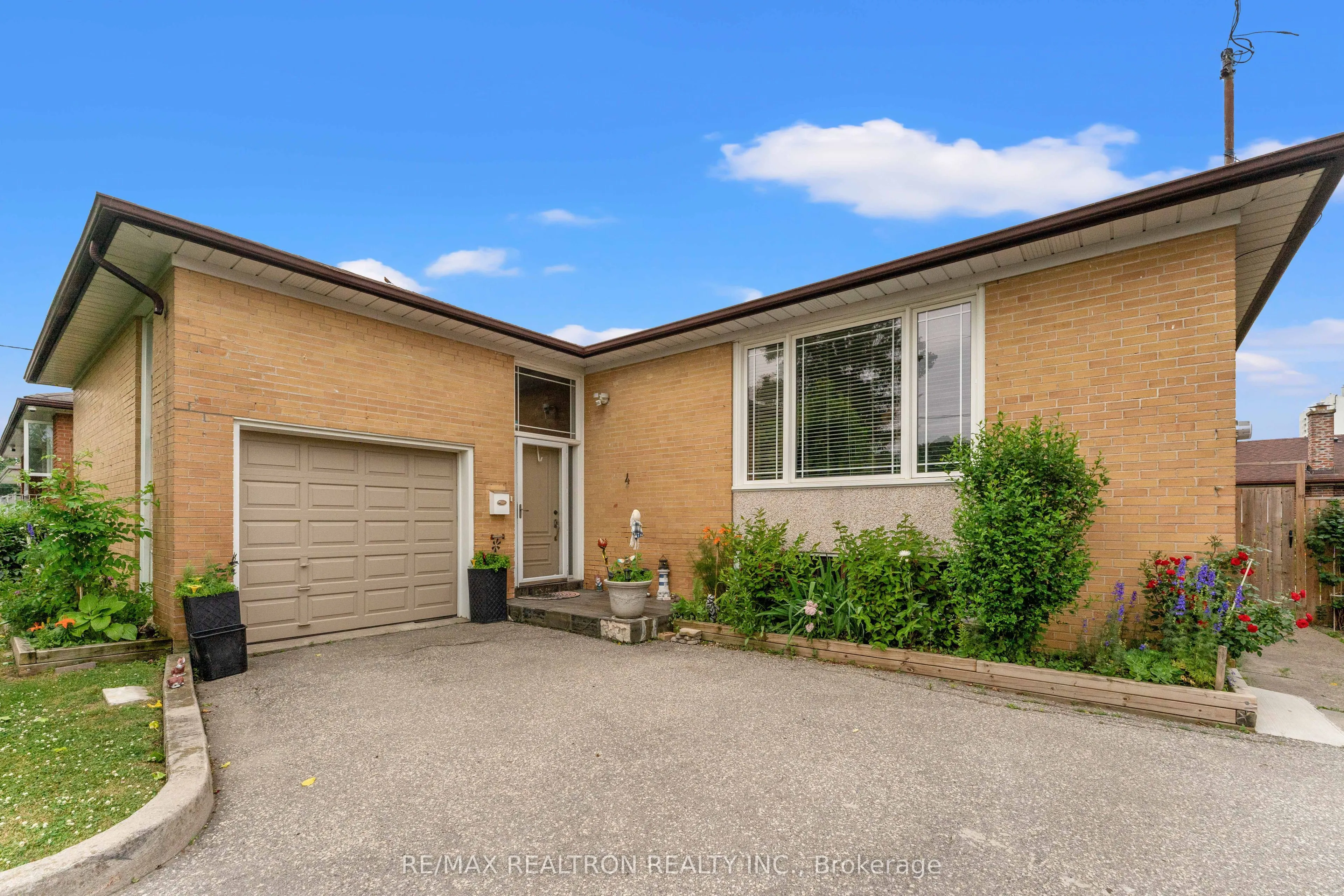 4 Peacham Crescent