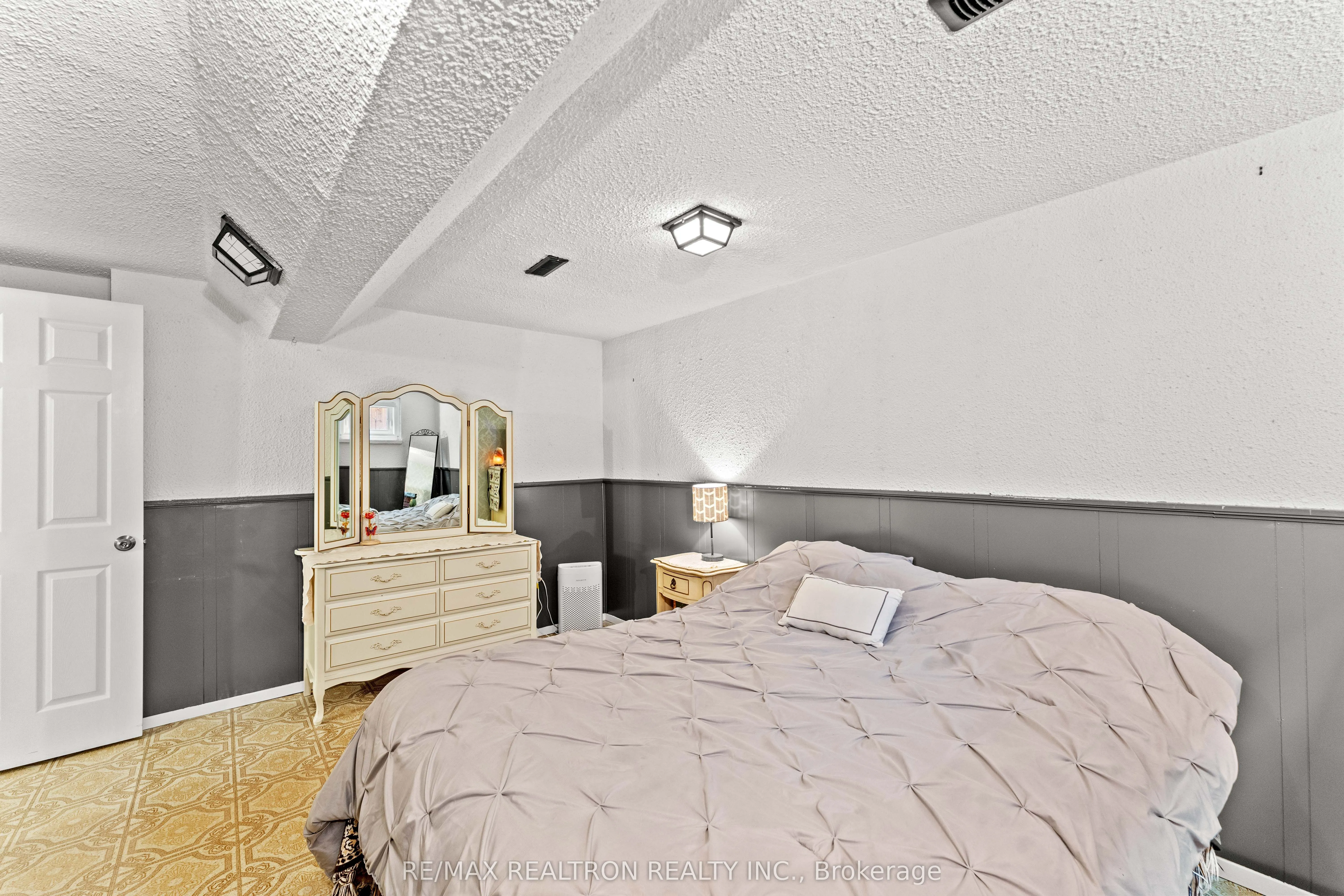 4 Peacham Crescent