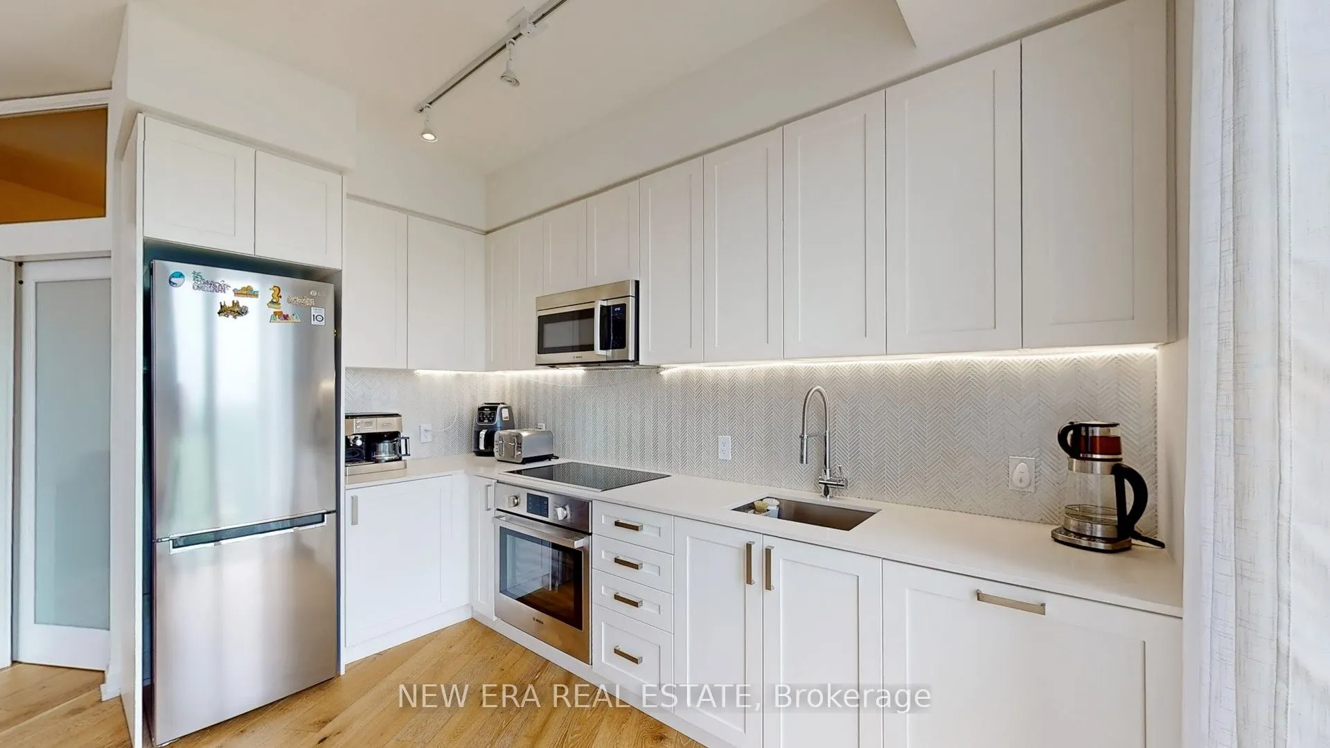 293 The Kingsway, #610