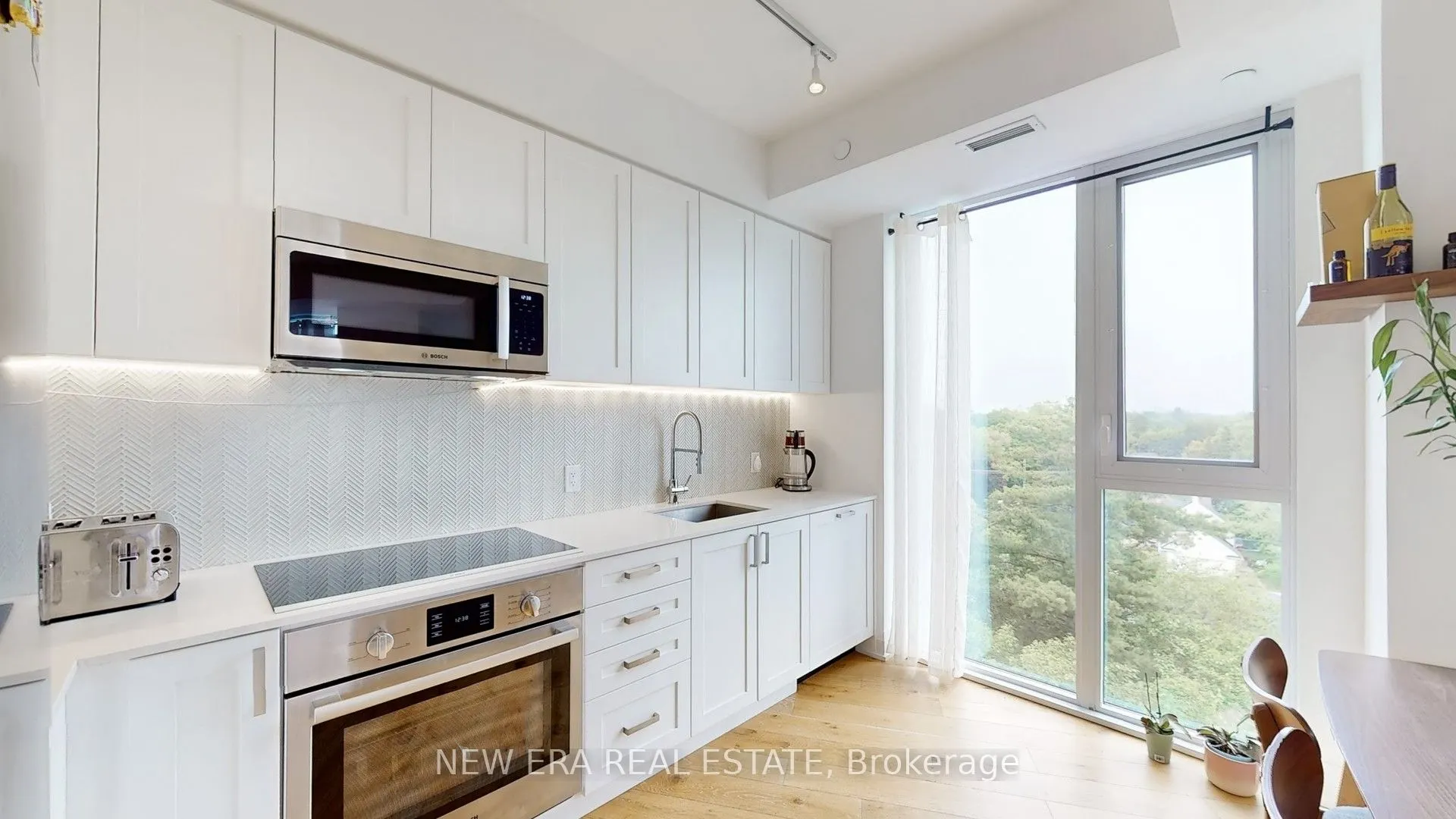 293 The Kingsway, #610