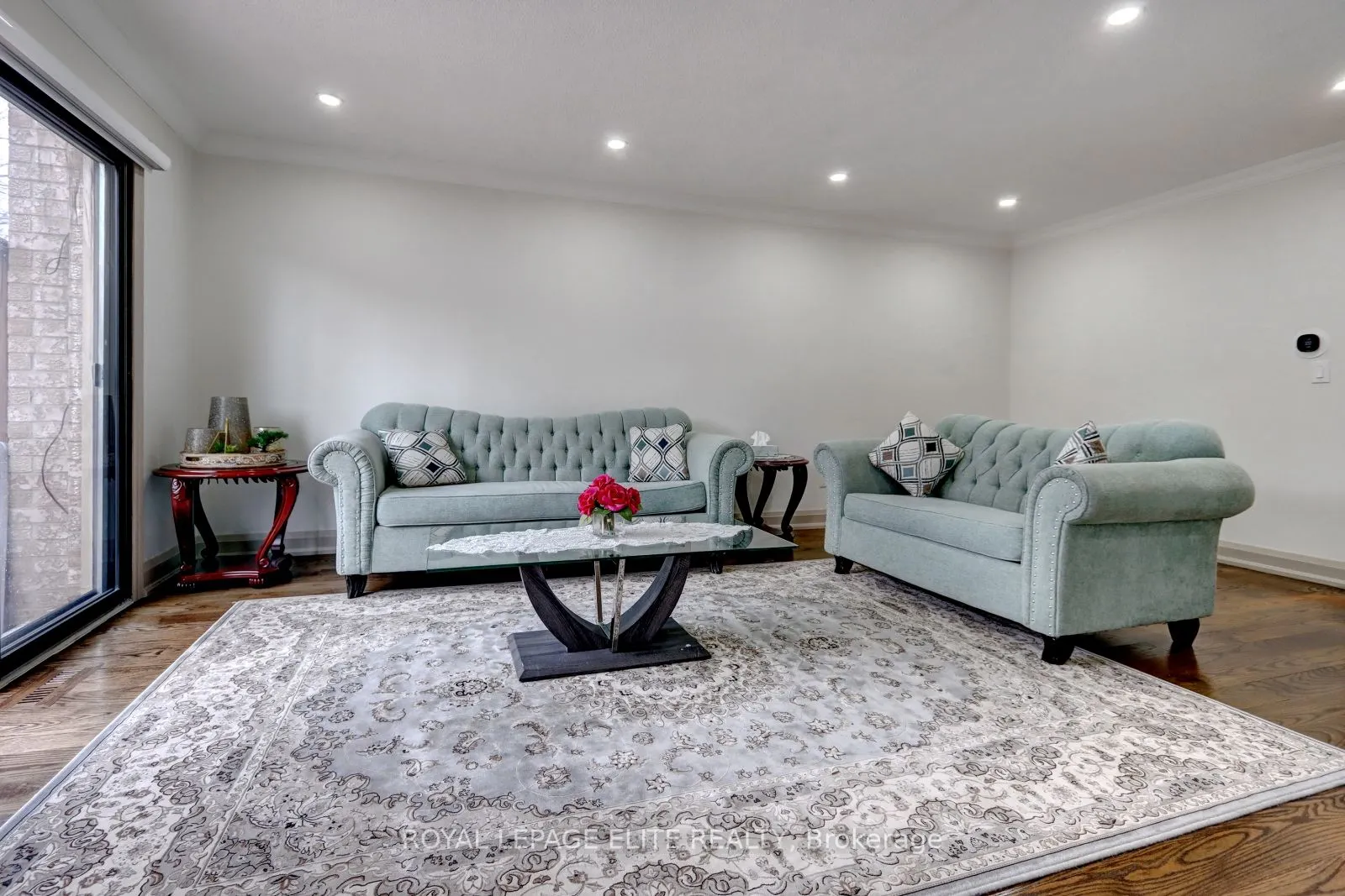 308 HILLSIDE Drive