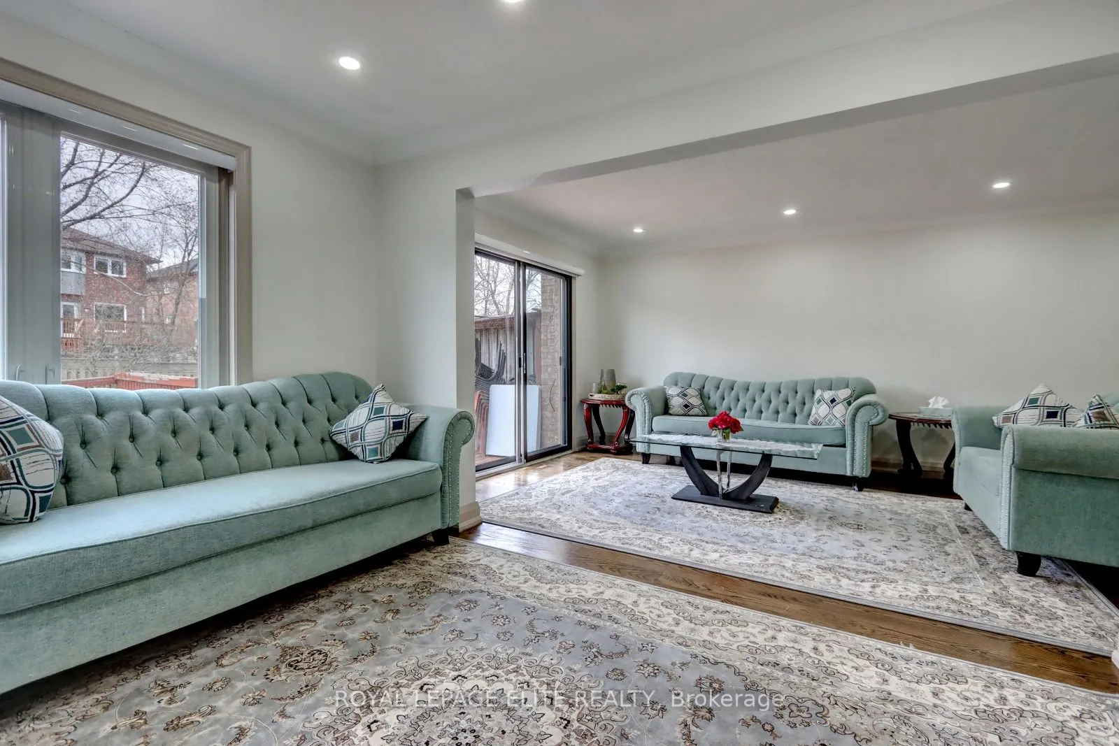 308 HILLSIDE Drive
