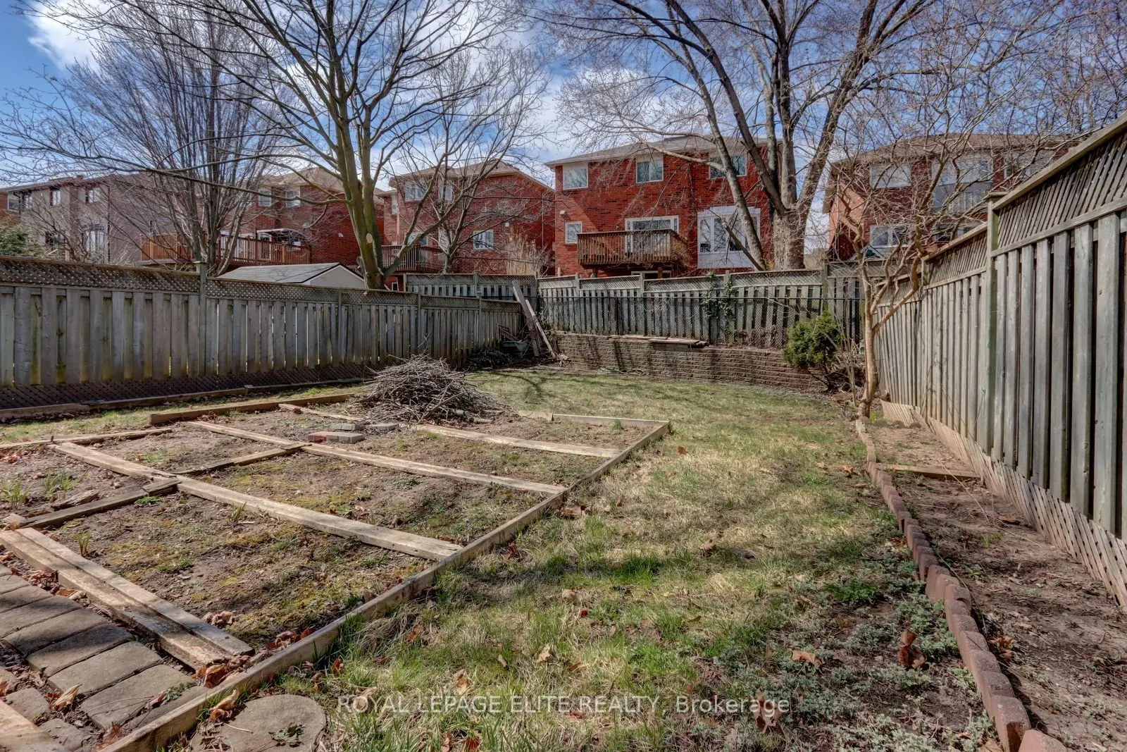 308 HILLSIDE Drive