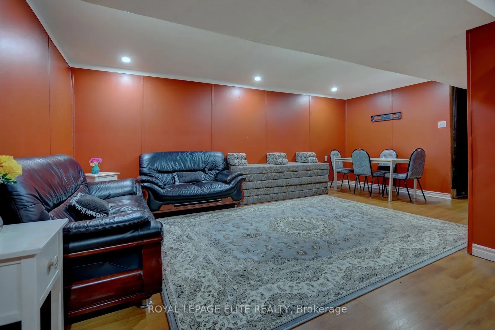 308 HILLSIDE Drive