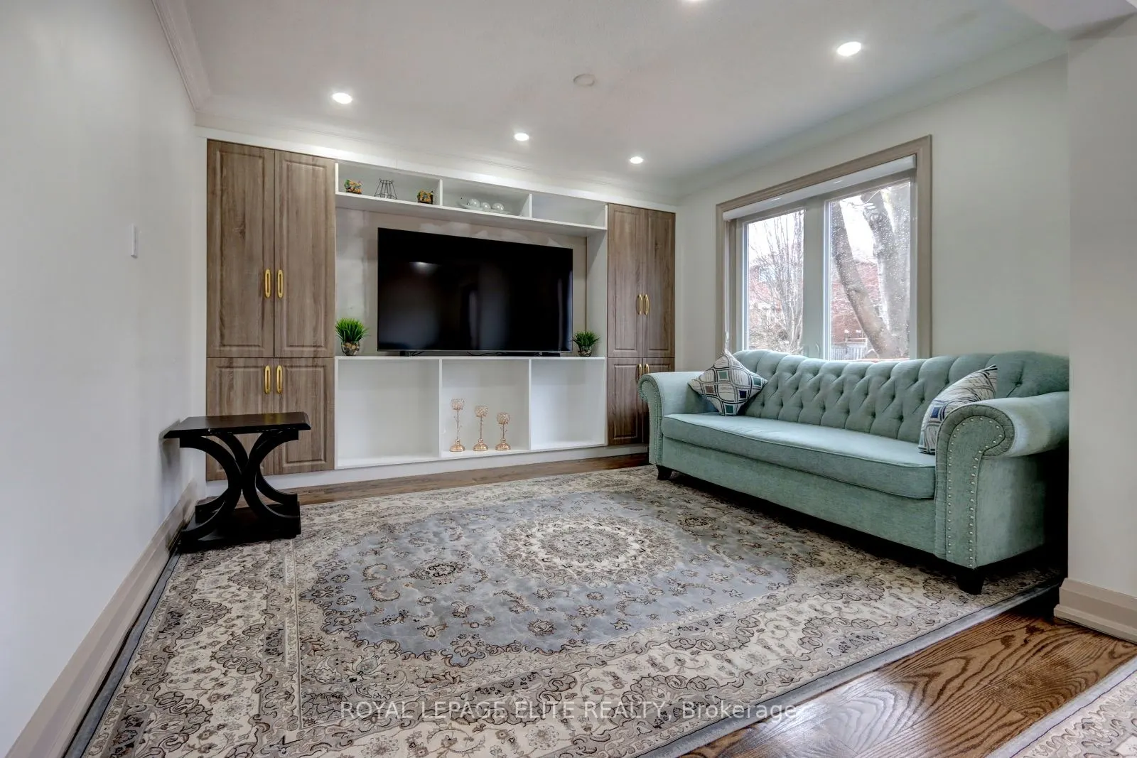 308 HILLSIDE Drive