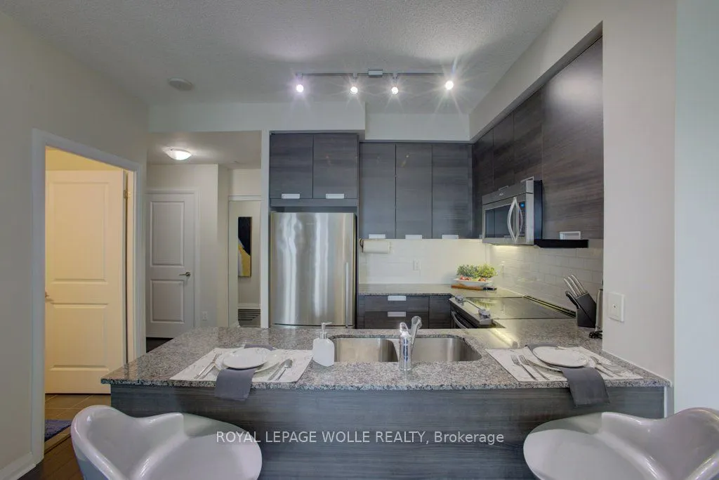 75 Eglinton Avenue W, #1601