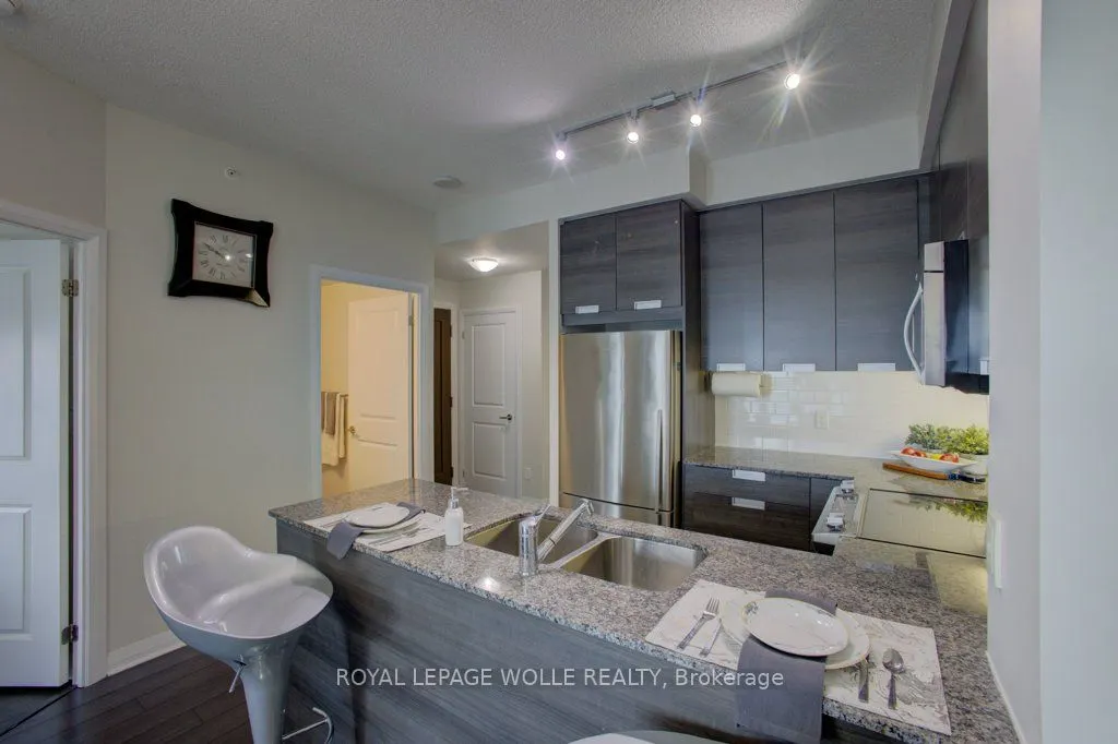 75 Eglinton Avenue W, #1601