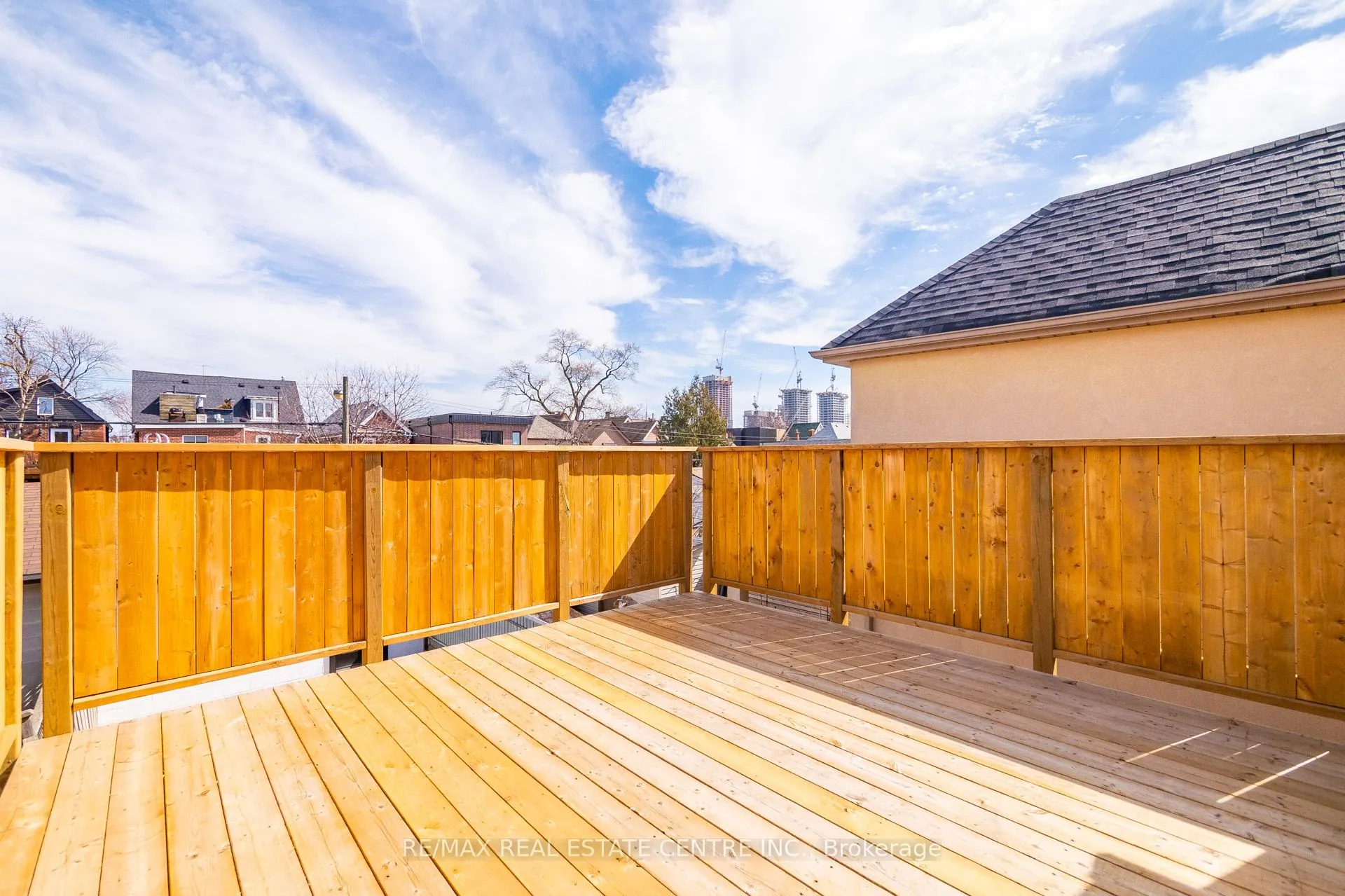 589 St Clarens Avenue