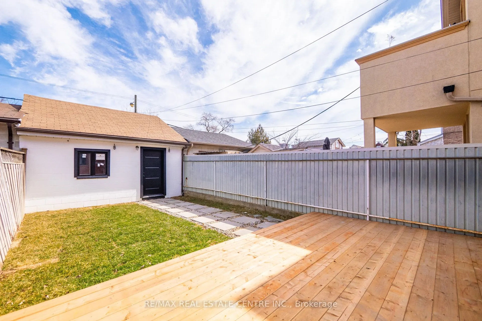 589 St Clarens Avenue