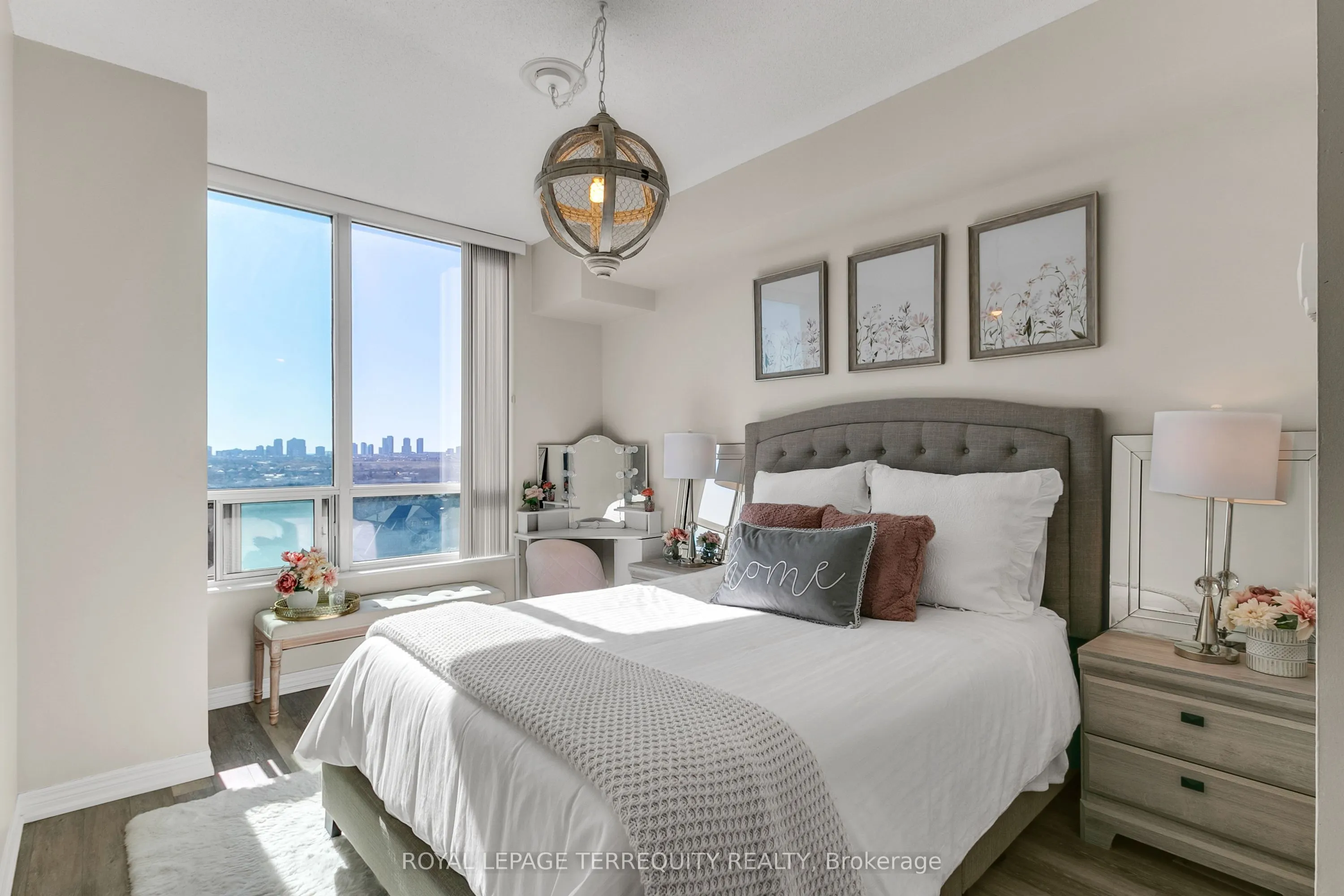 1359 Rathburn Road E, #809