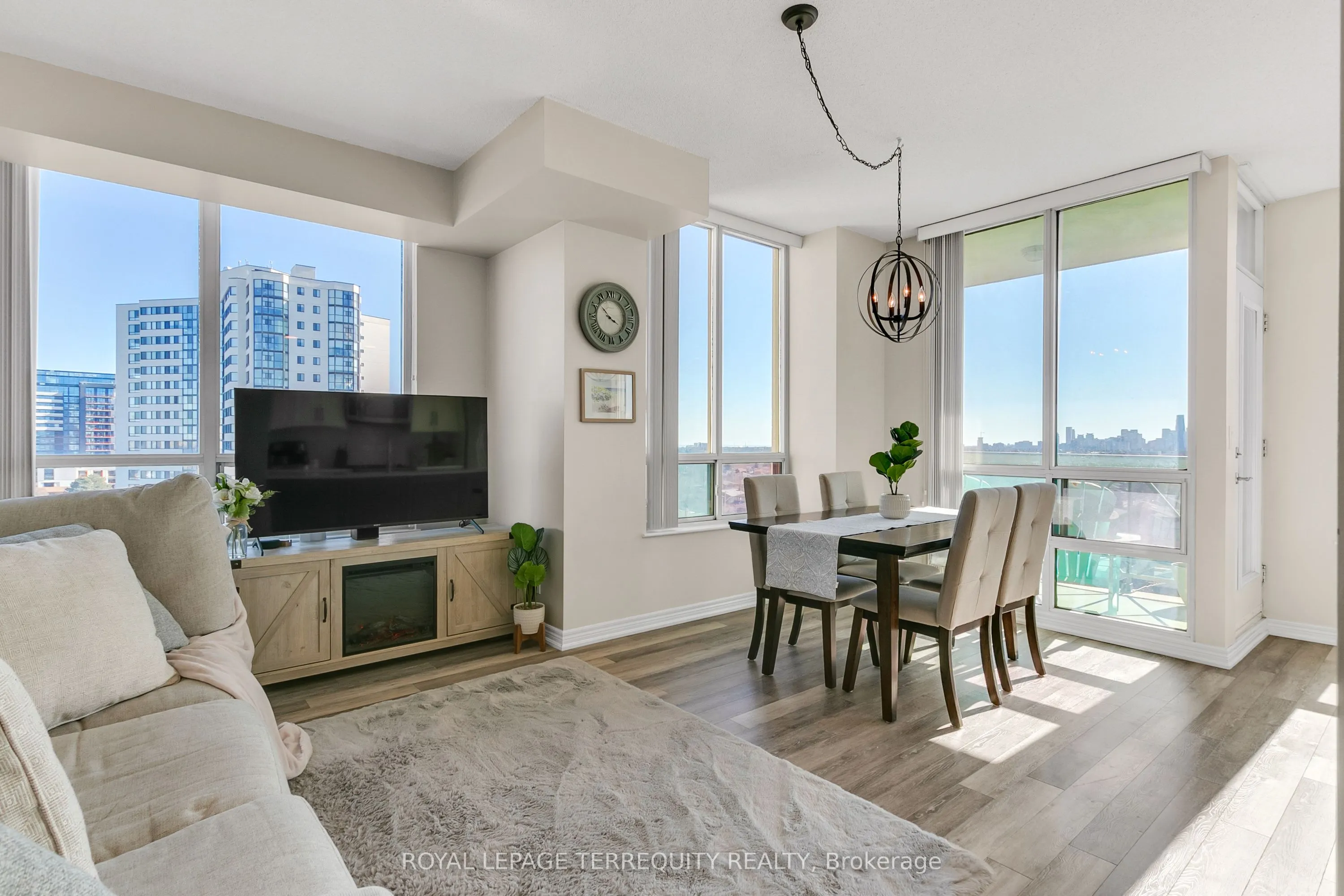 1359 Rathburn Road E, #809
