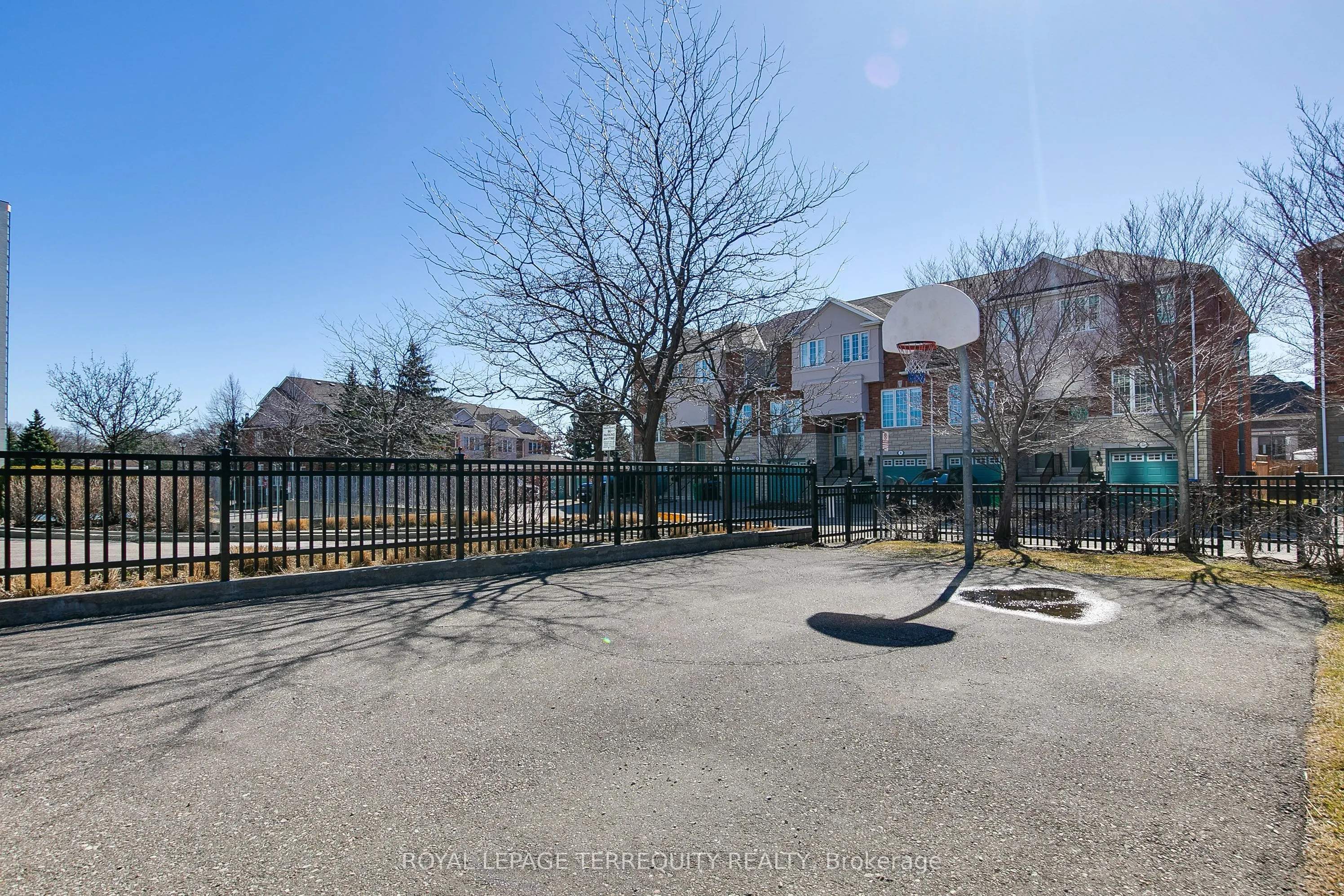 1359 Rathburn Road E, #809