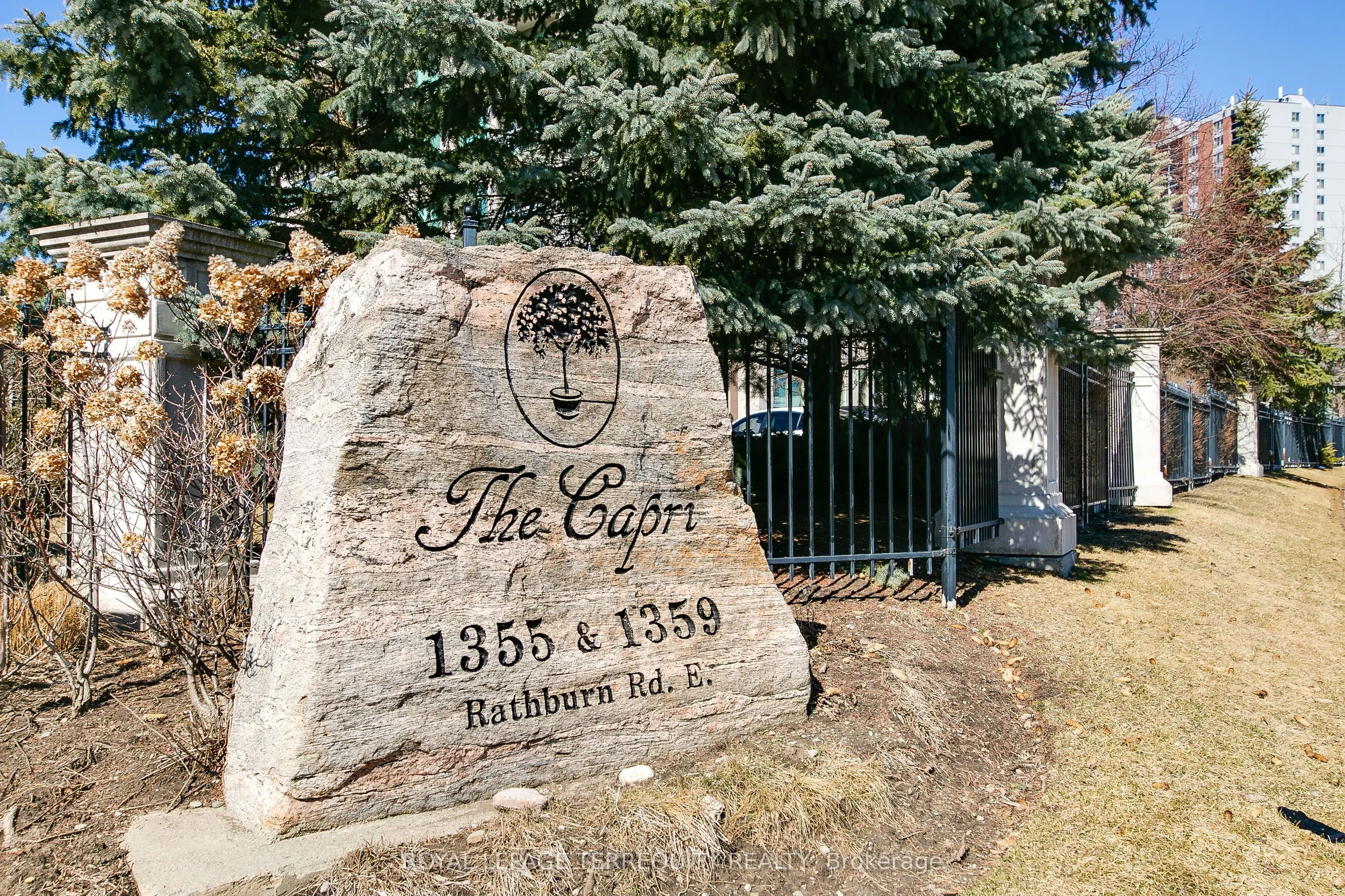 1359 Rathburn Road E, #809
