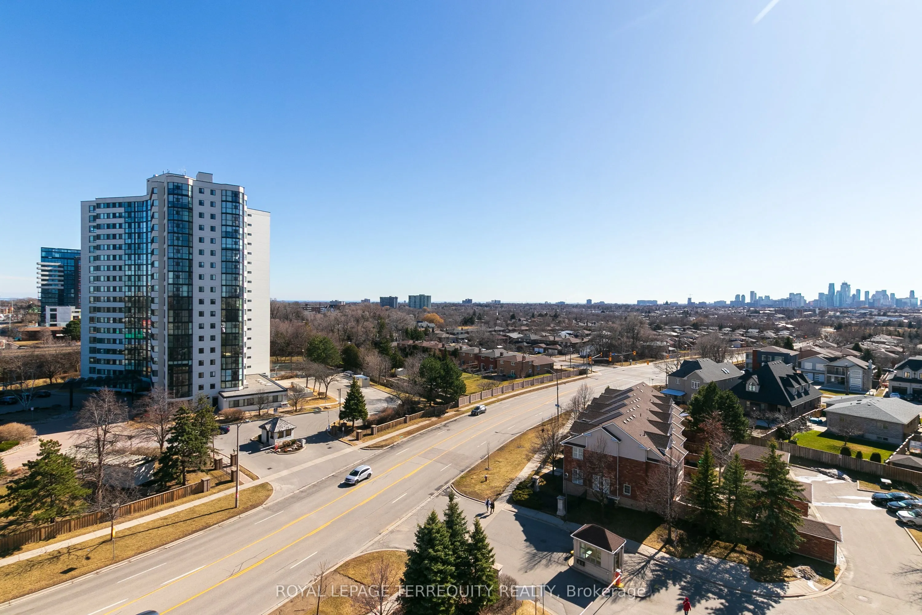 1359 Rathburn Road E, #809