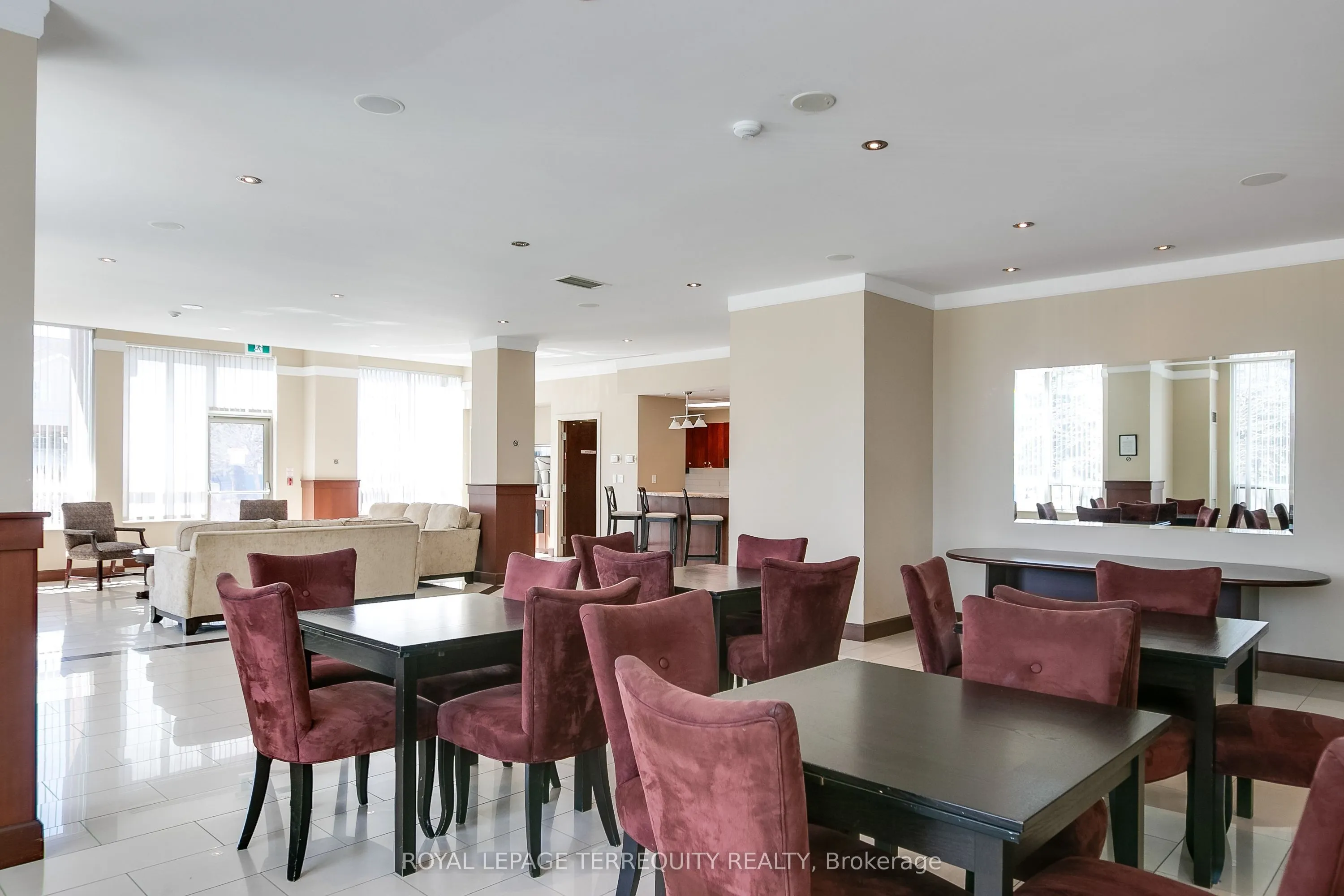 1359 Rathburn Road E, #809