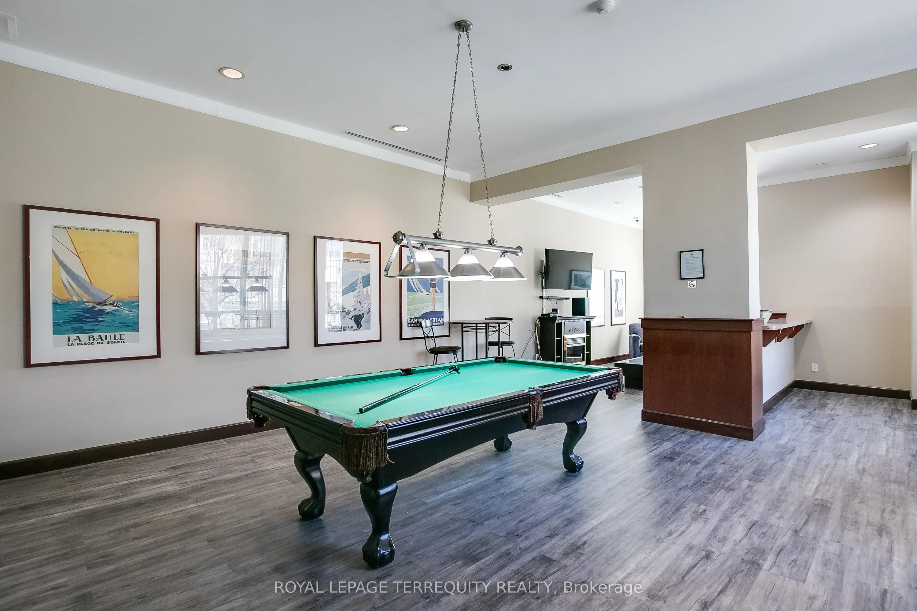 1359 Rathburn Road E, #809
