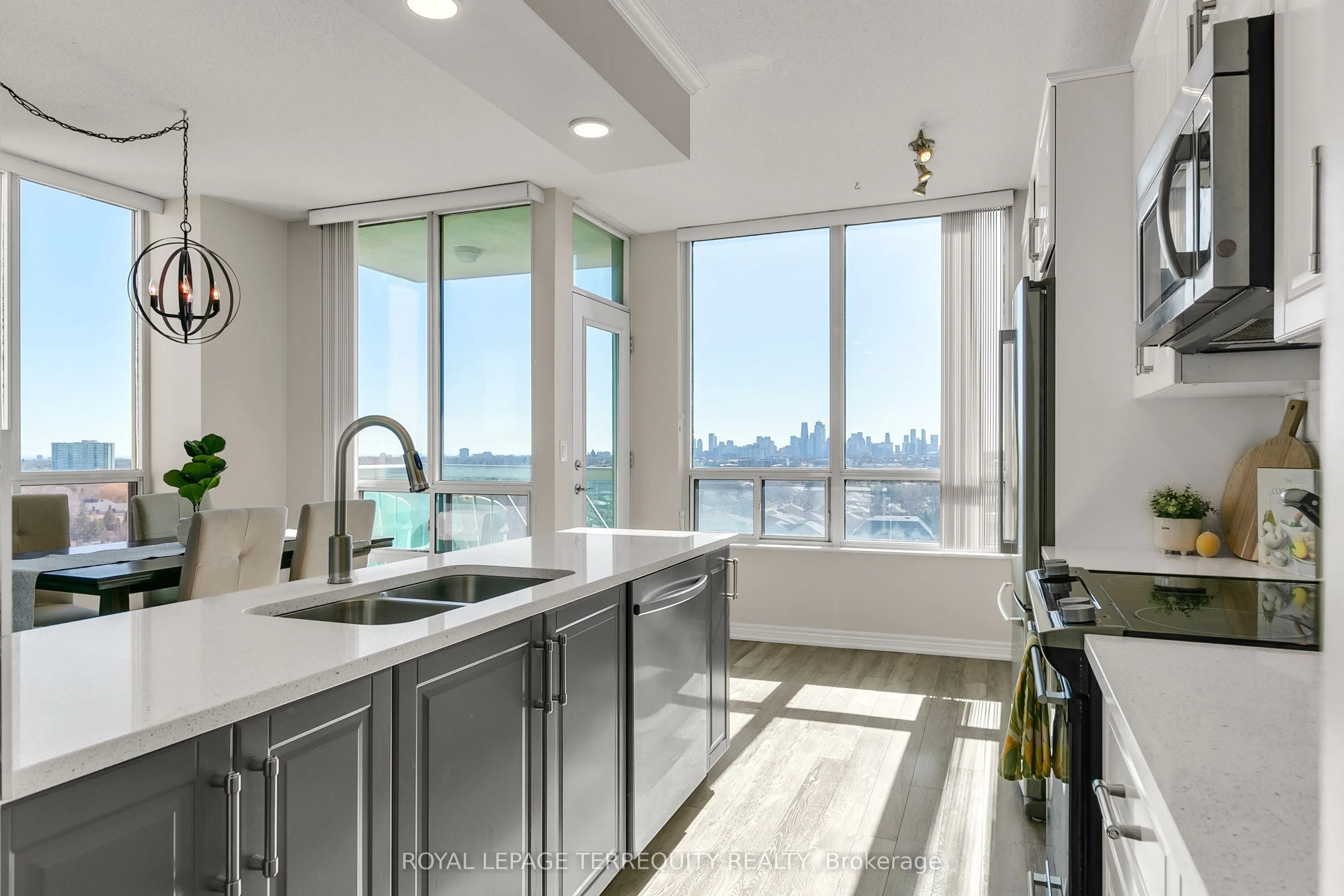 1359 Rathburn Road E, #809