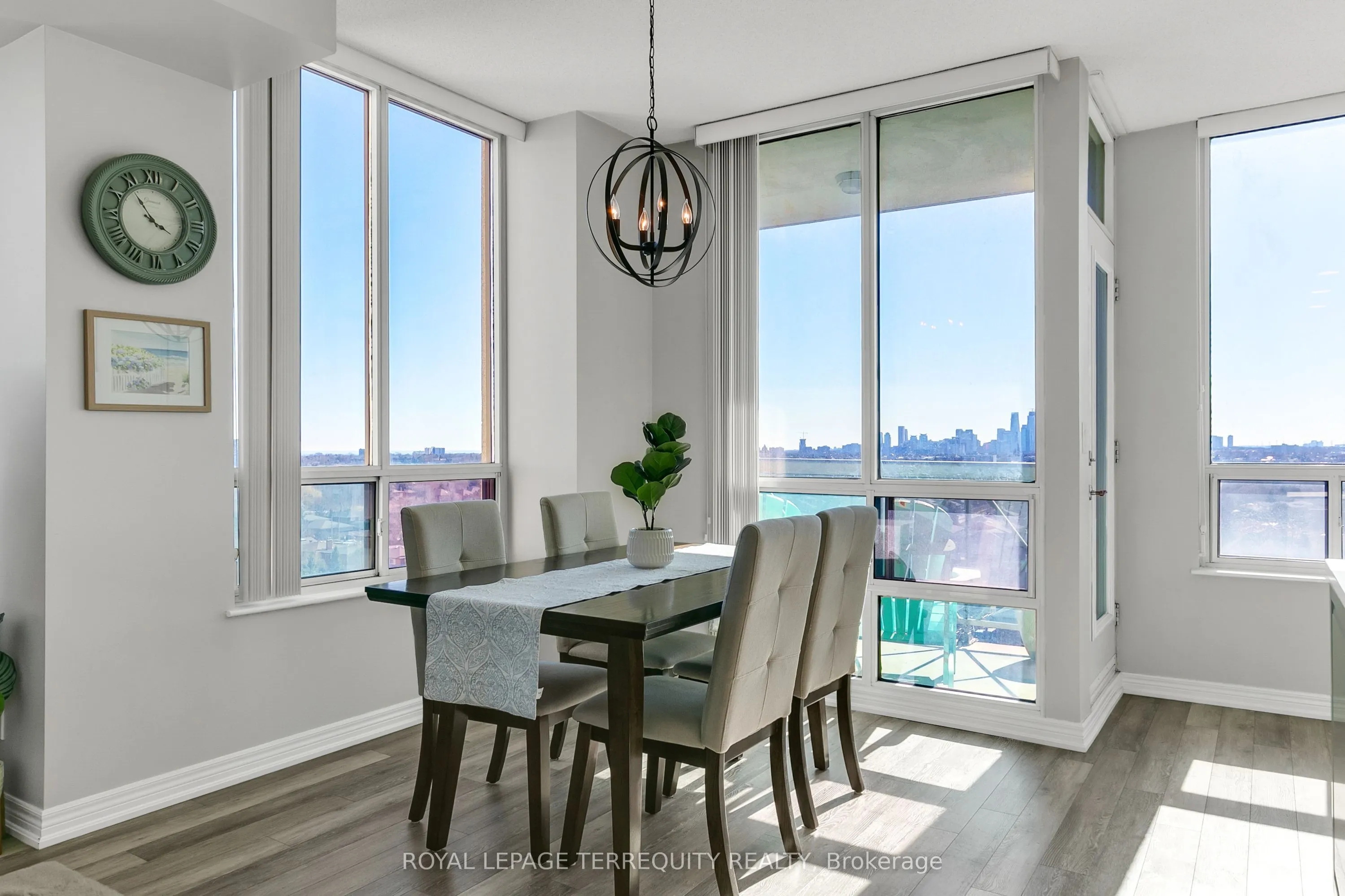 1359 Rathburn Road E, #809