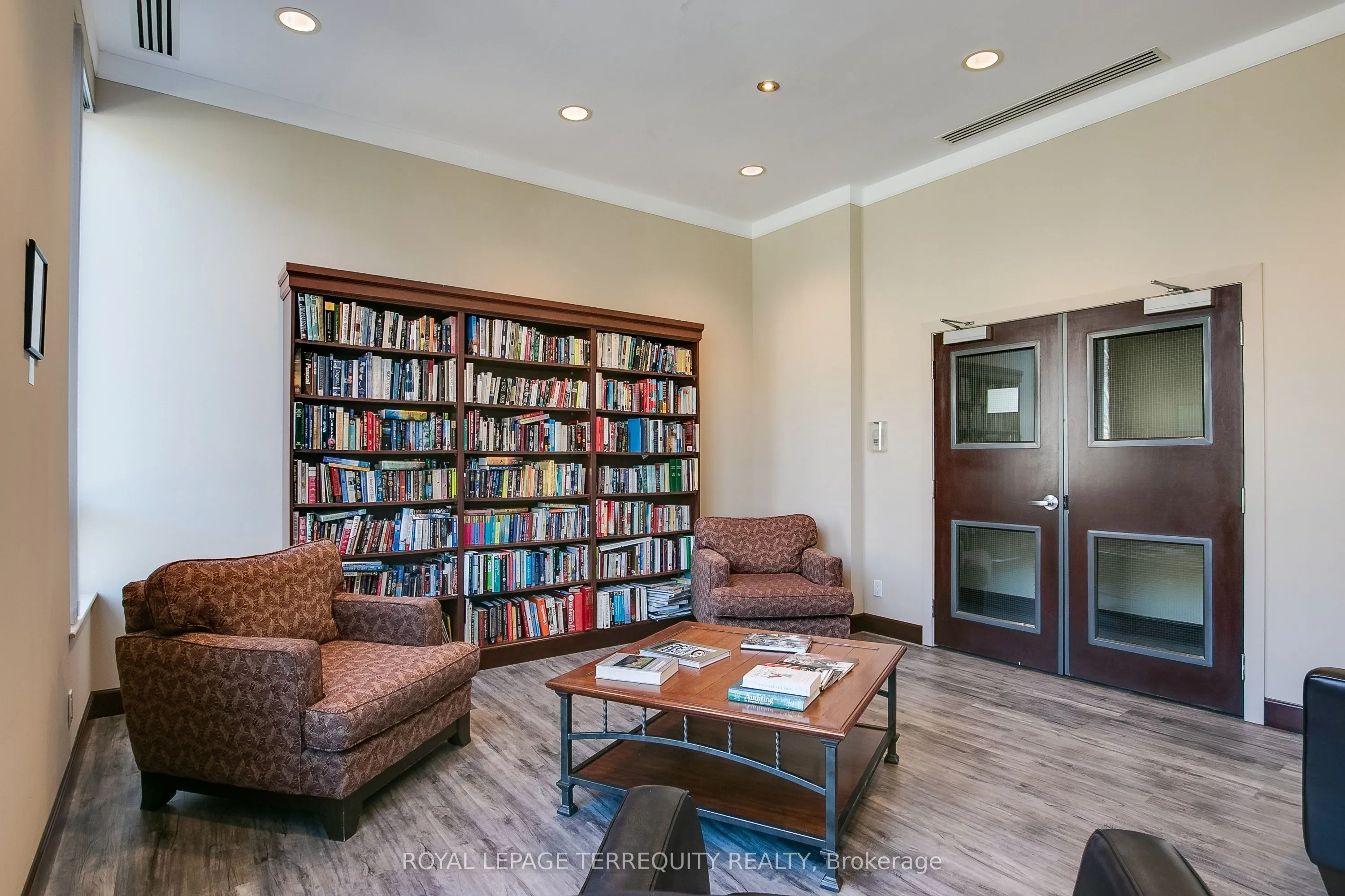 1359 Rathburn Road E, #809