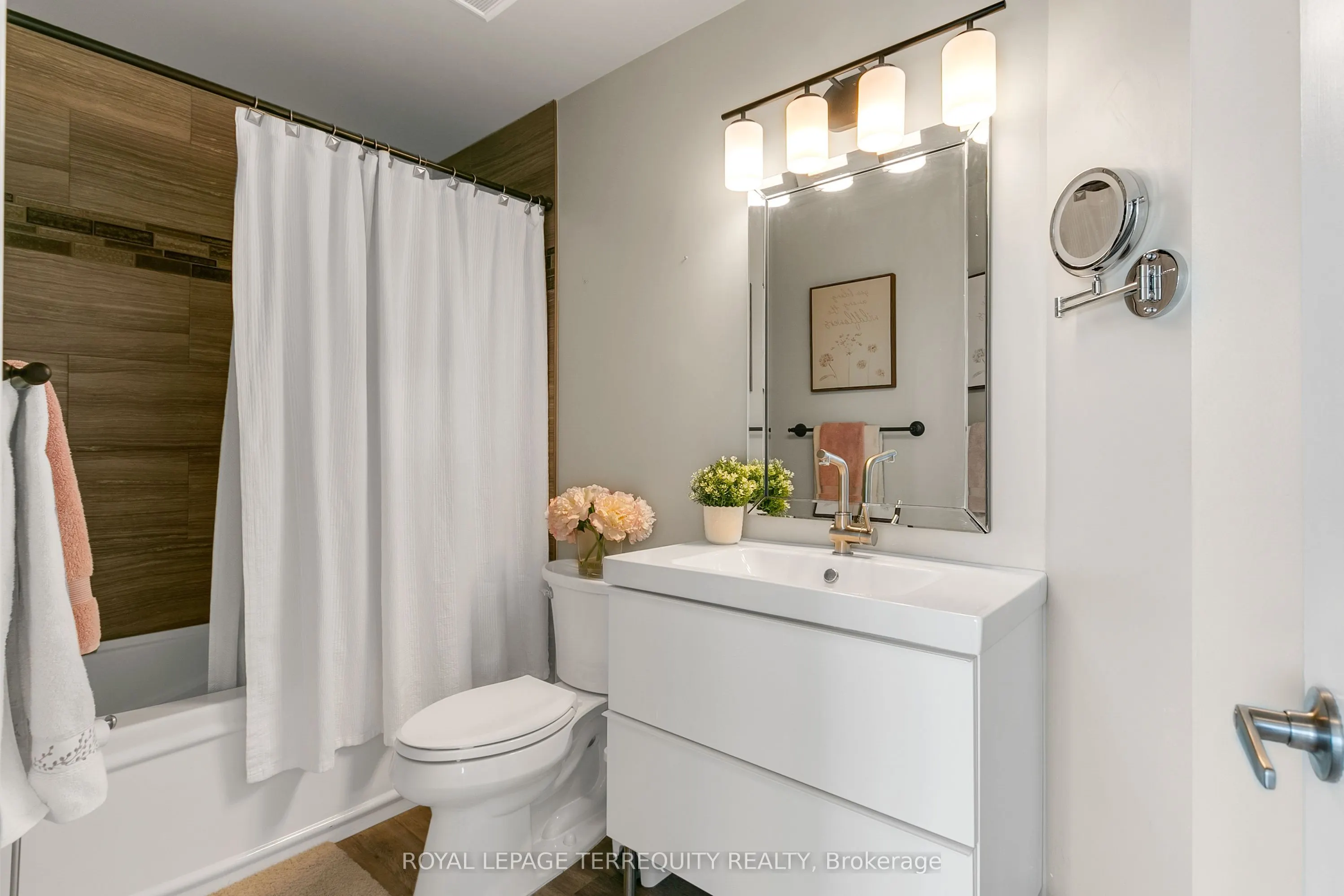1359 Rathburn Road E, #809