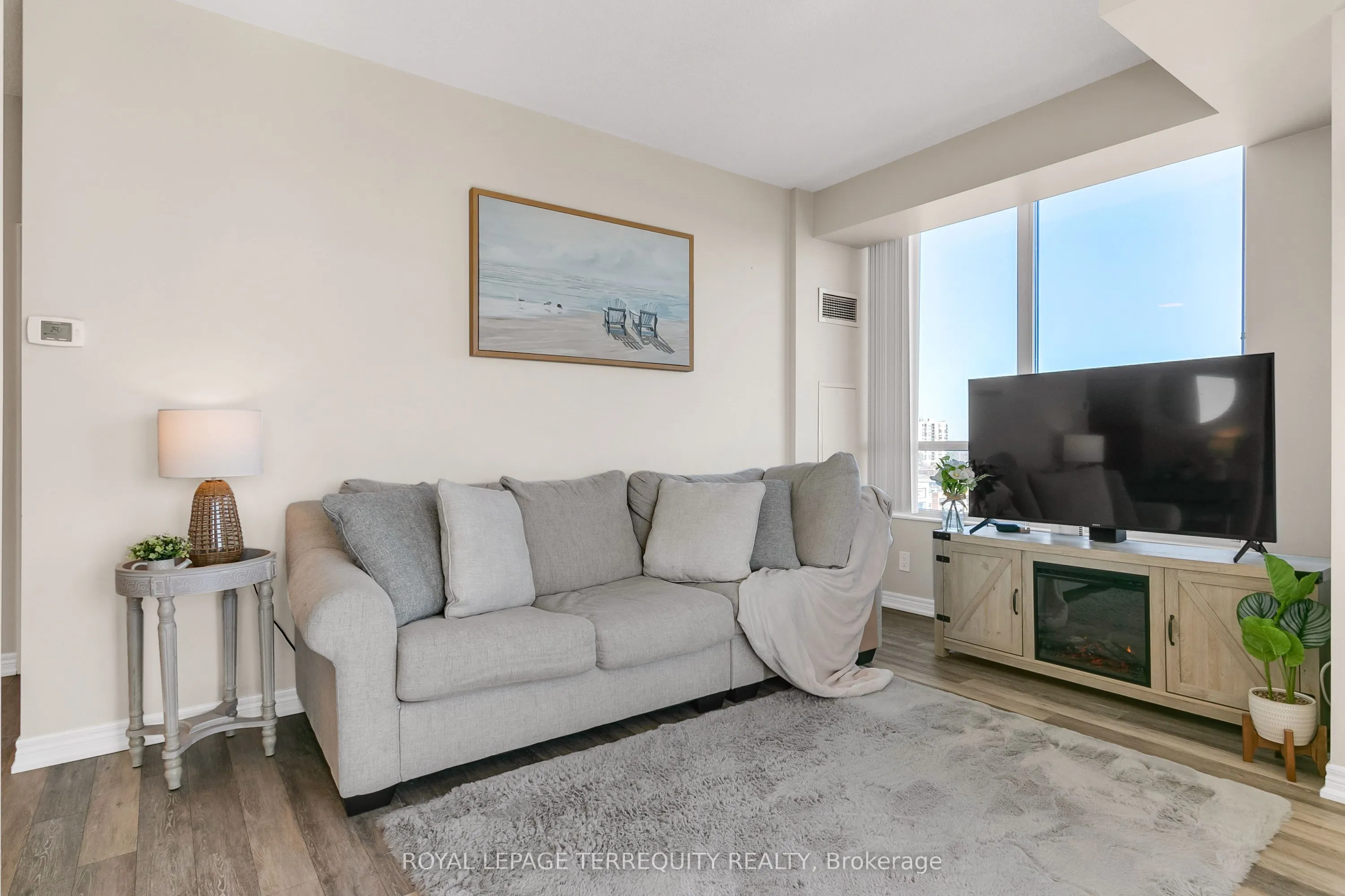 1359 Rathburn Road E, #809