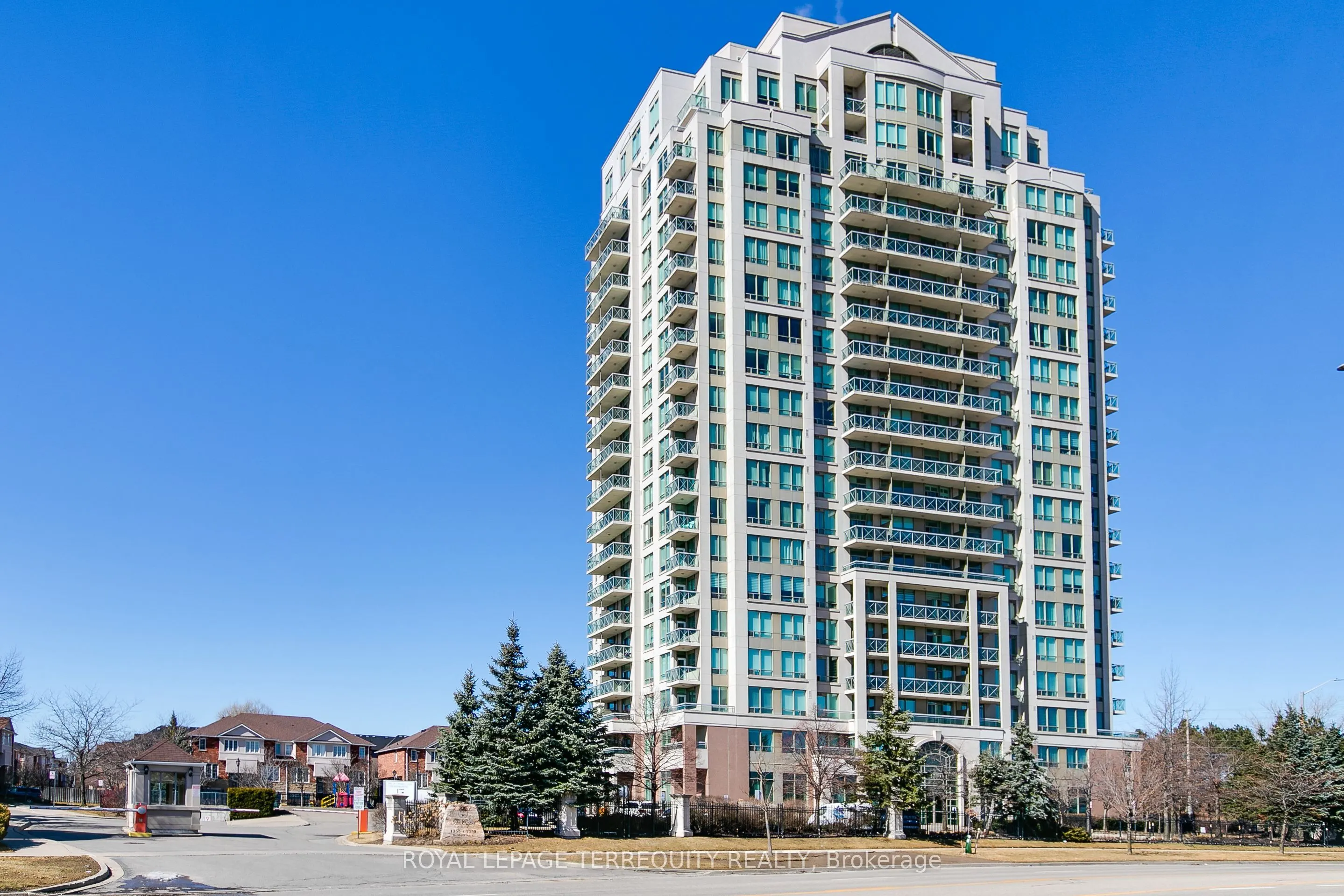 1359 Rathburn Road E, #809