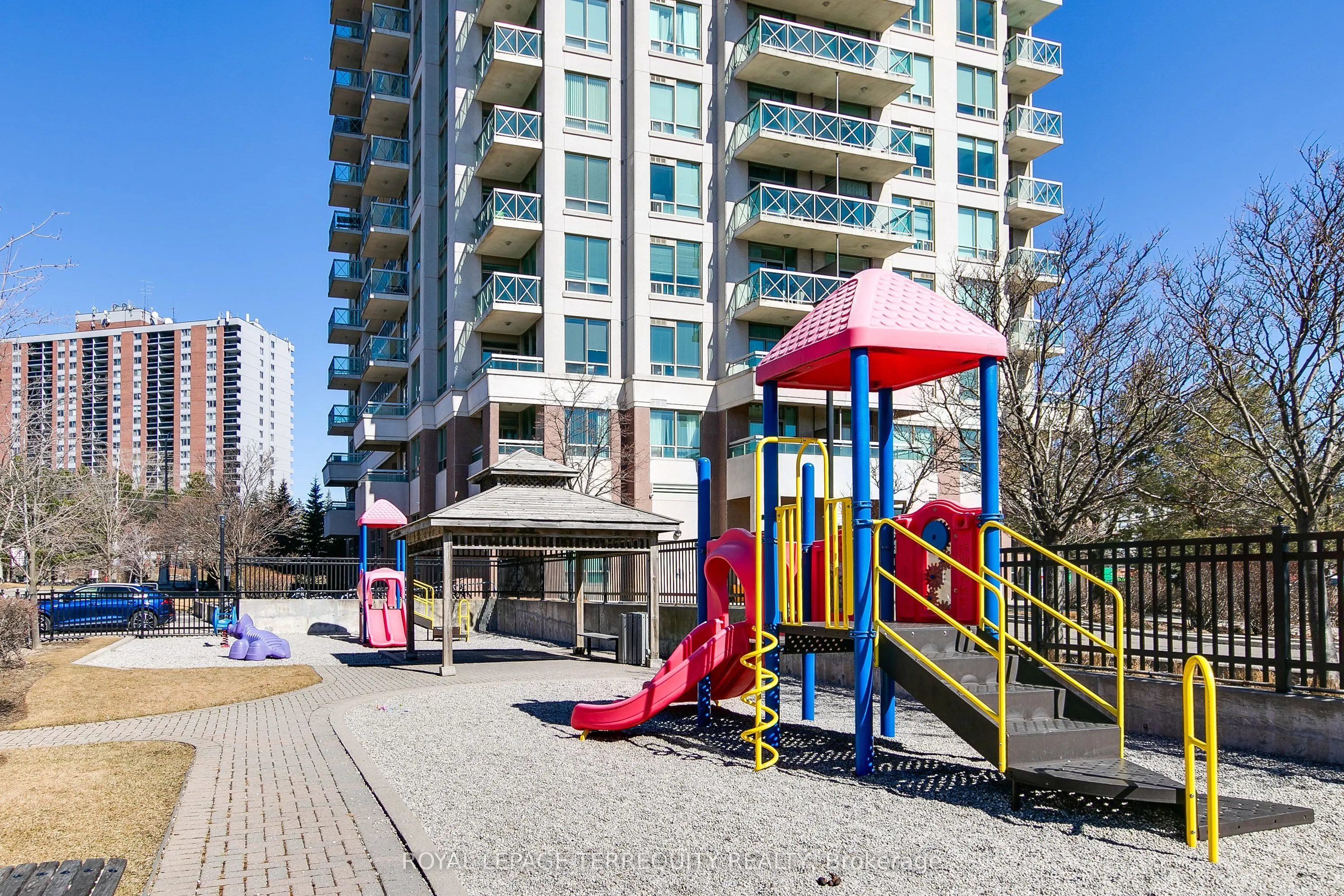 1359 Rathburn Road E, #809
