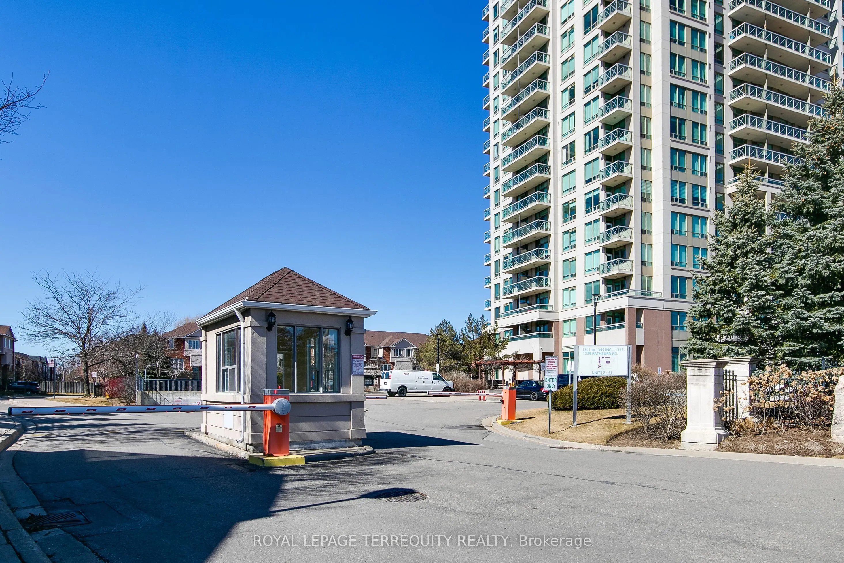 1359 Rathburn Road E, #809