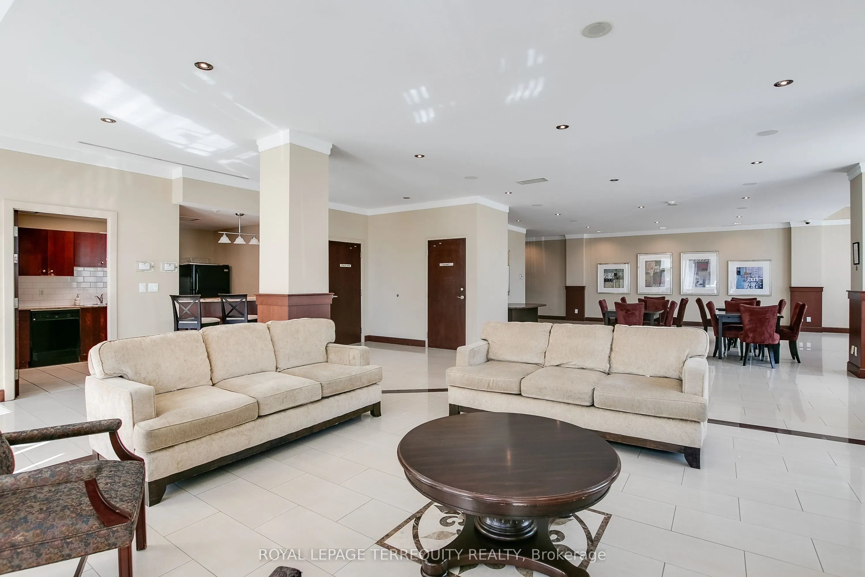 1359 Rathburn Road E, #809