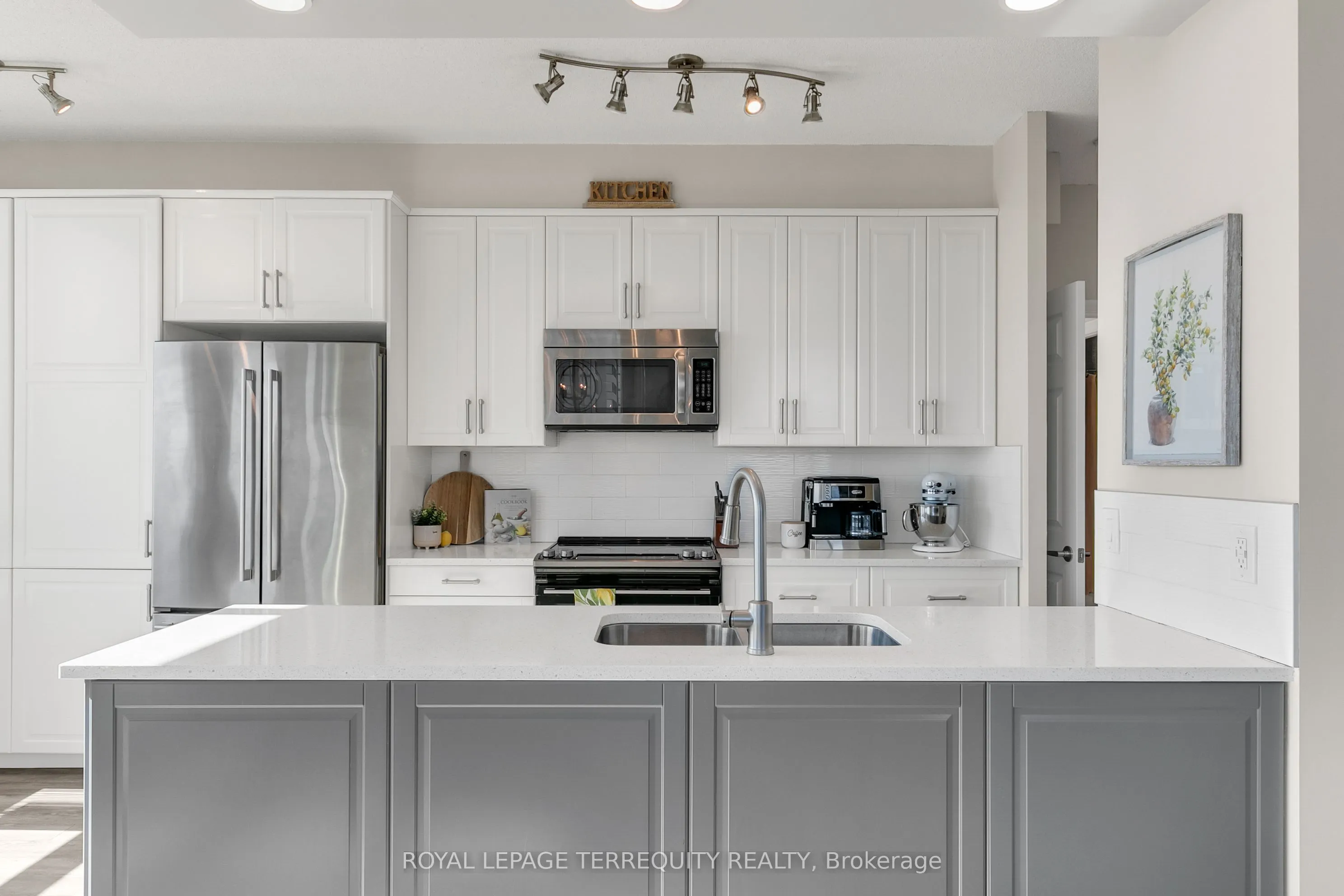 1359 Rathburn Road E, #809