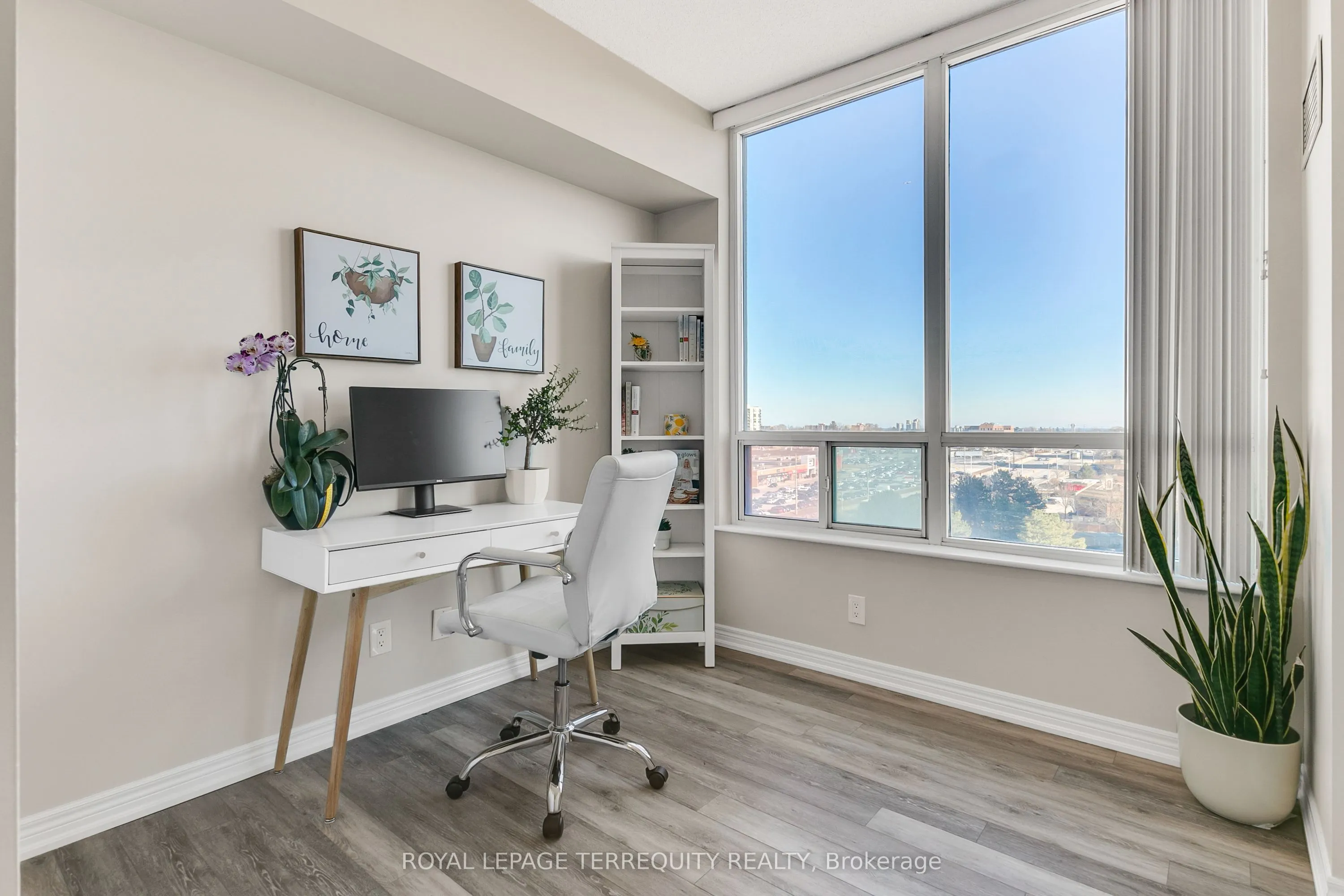 1359 Rathburn Road E, #809