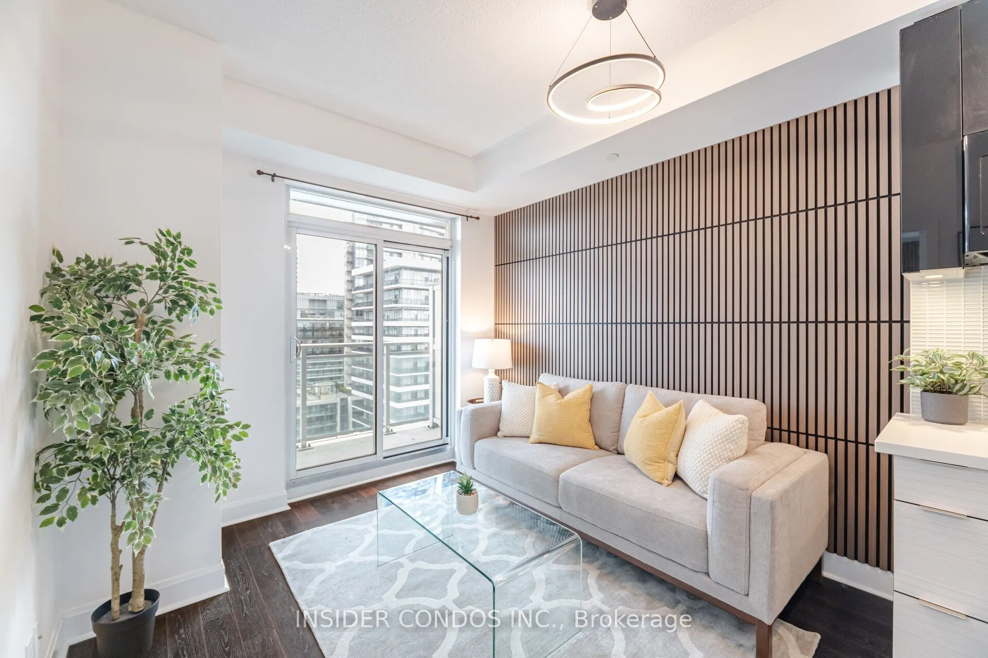33 Shore Breeze Drive, #1307