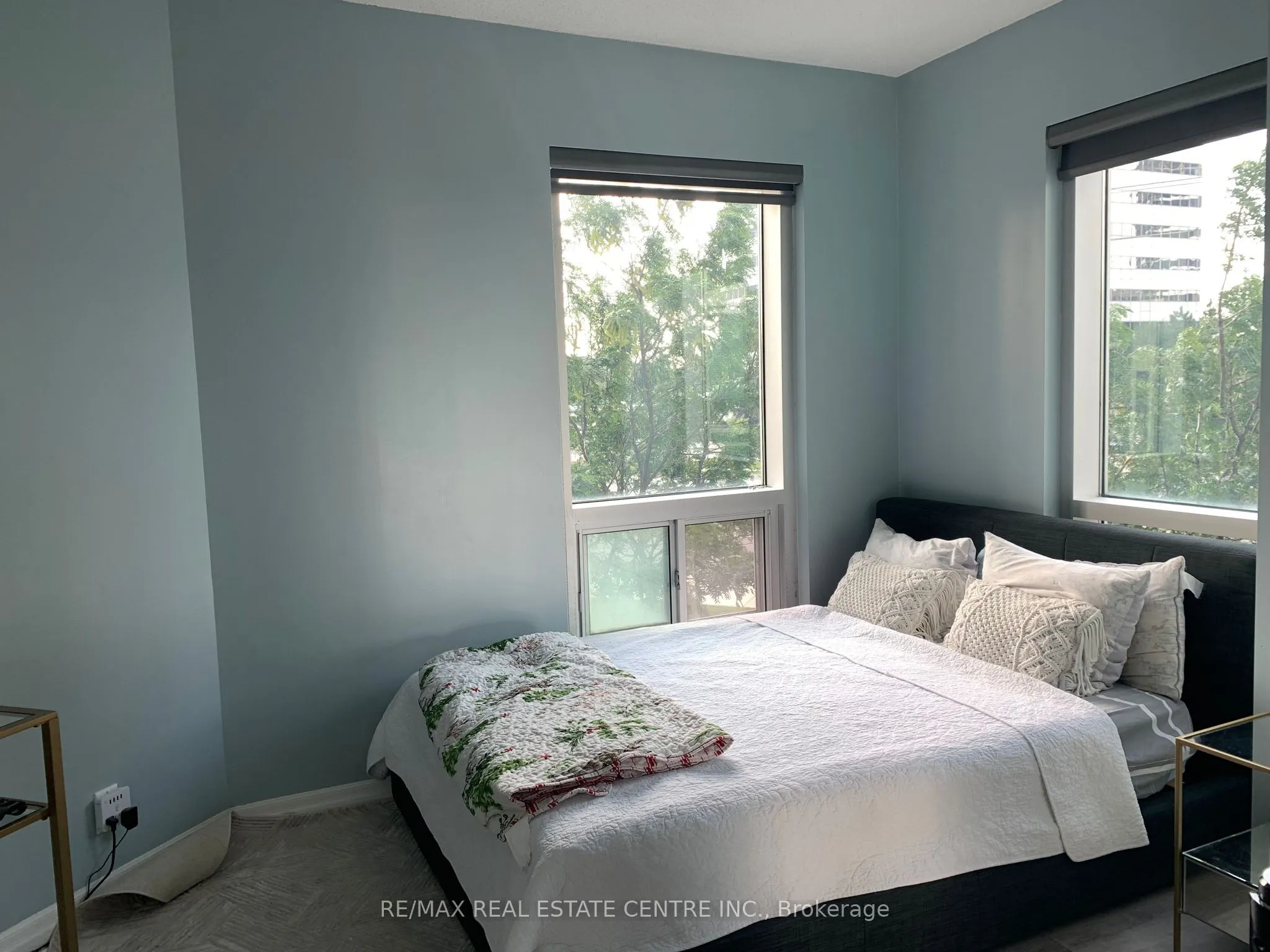 220 Burnhamthorpe Road W, #204