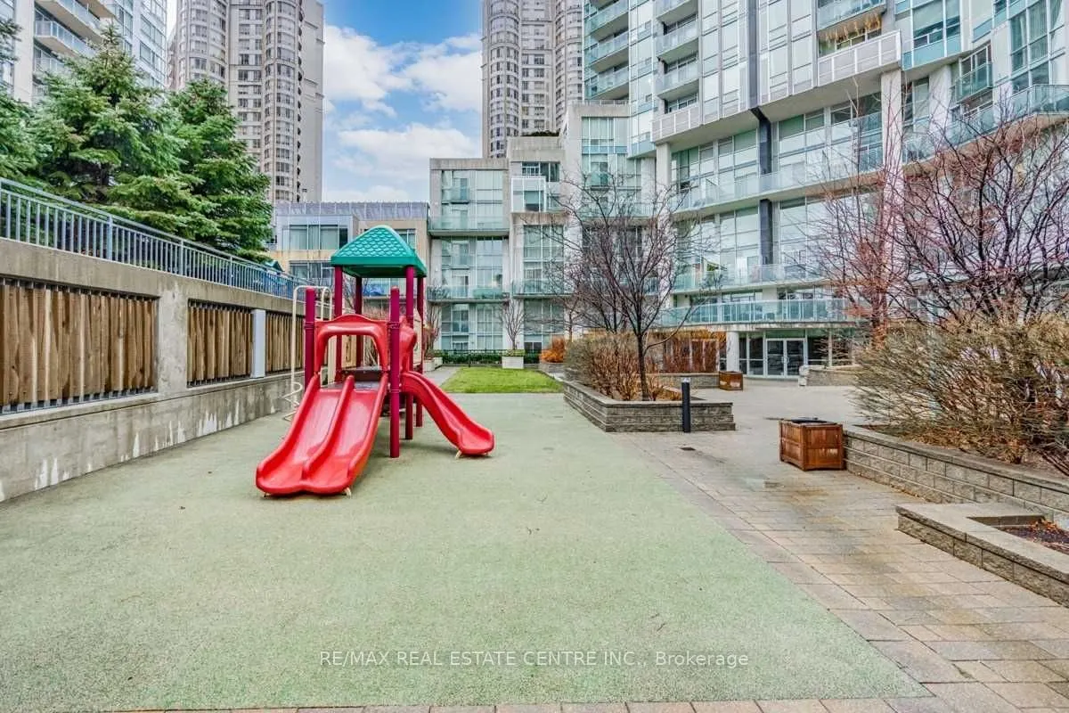 220 Burnhamthorpe Road W, #204