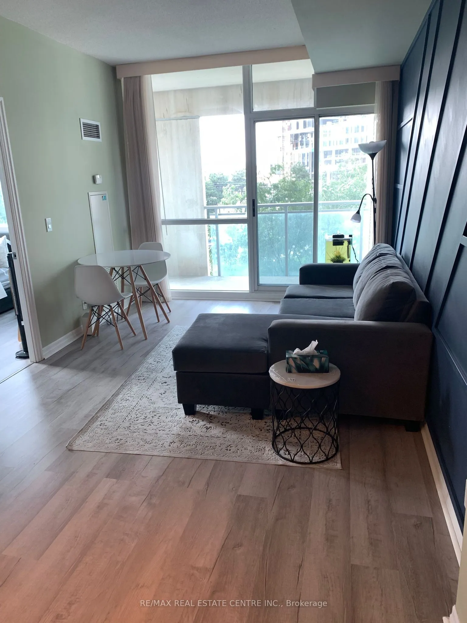 220 Burnhamthorpe Road W, #204