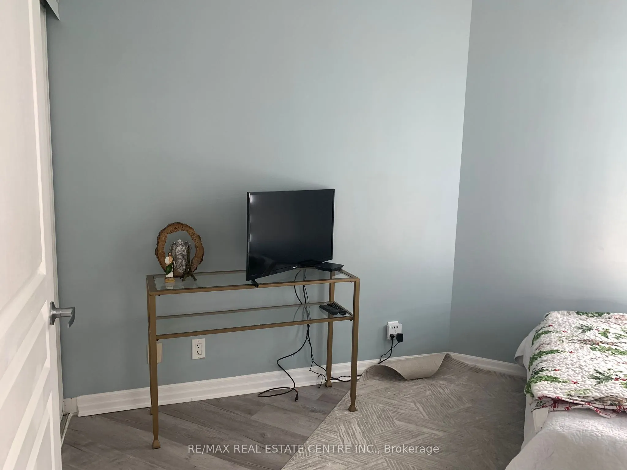 220 Burnhamthorpe Road W, #204