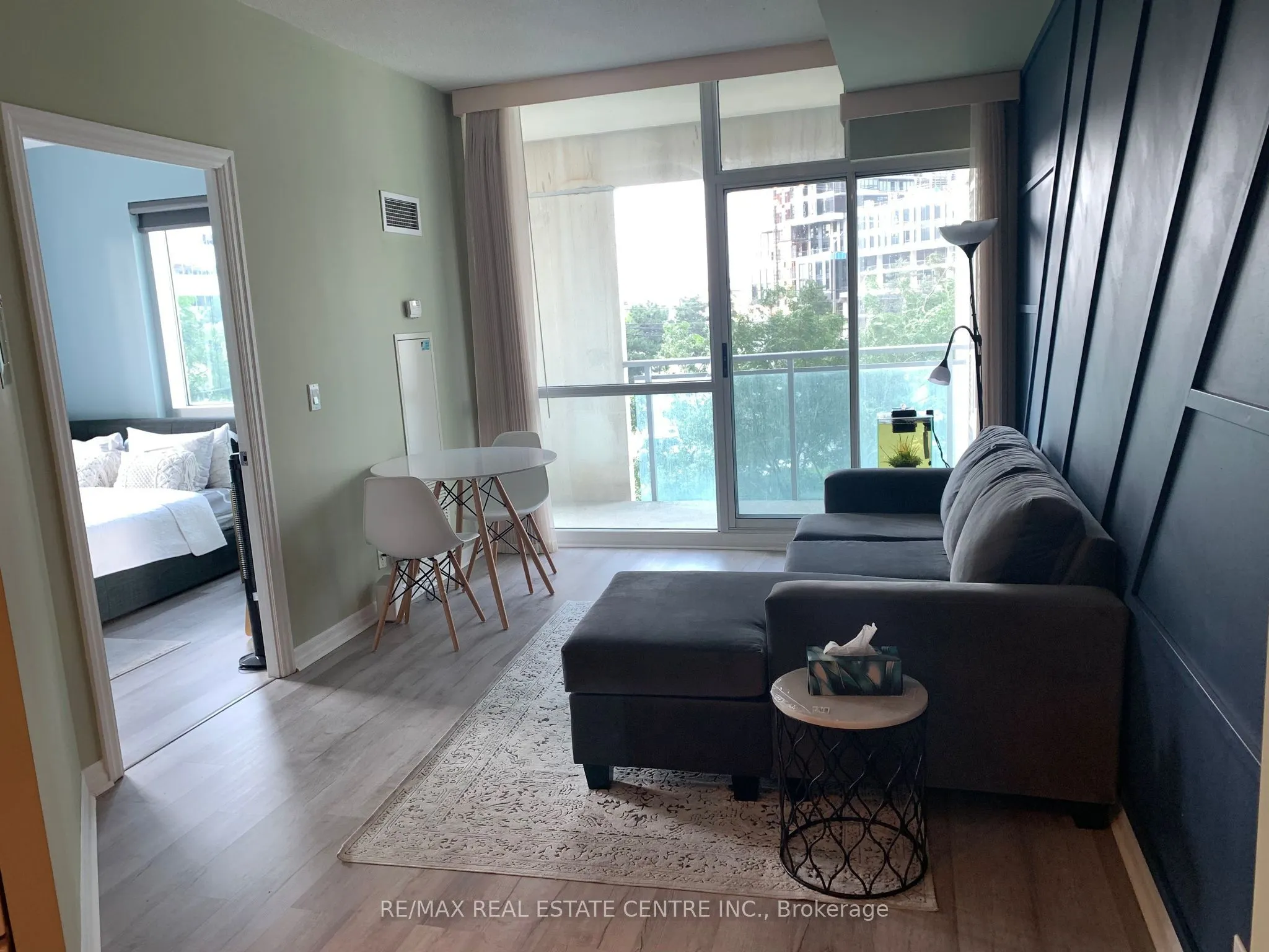 220 Burnhamthorpe Road W, #204
