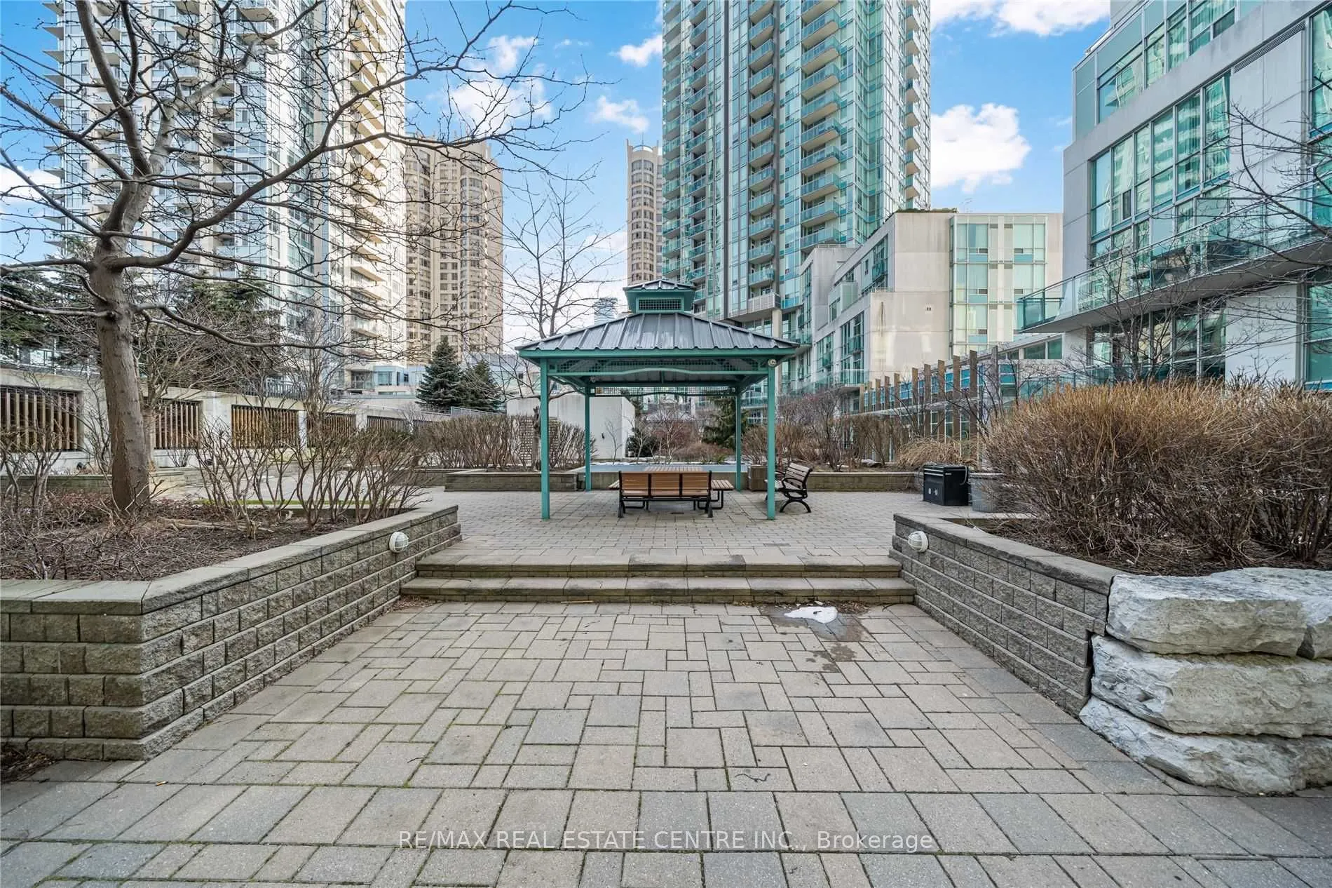 220 Burnhamthorpe Road W, #204
