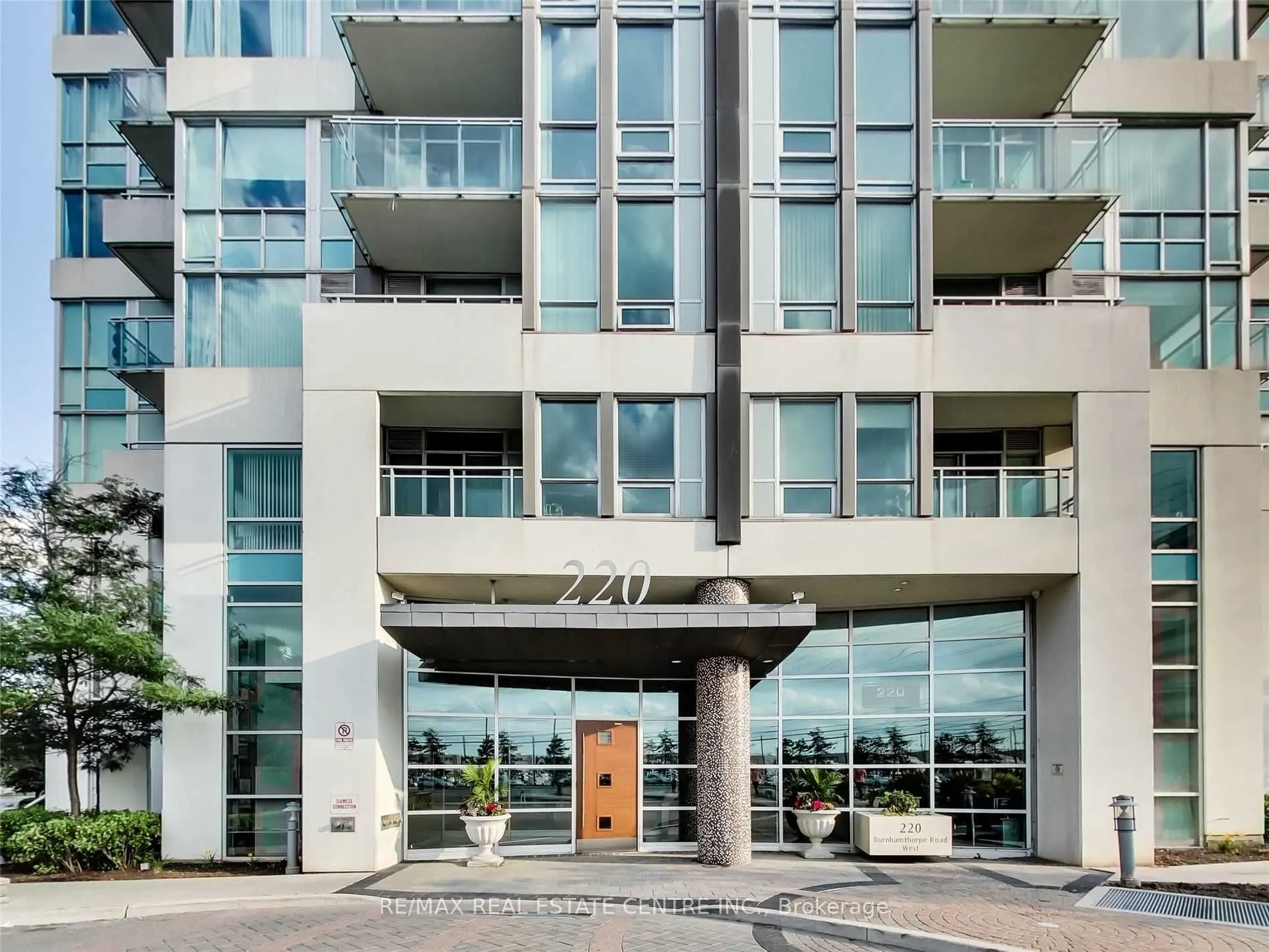 220 Burnhamthorpe Road W, #204
