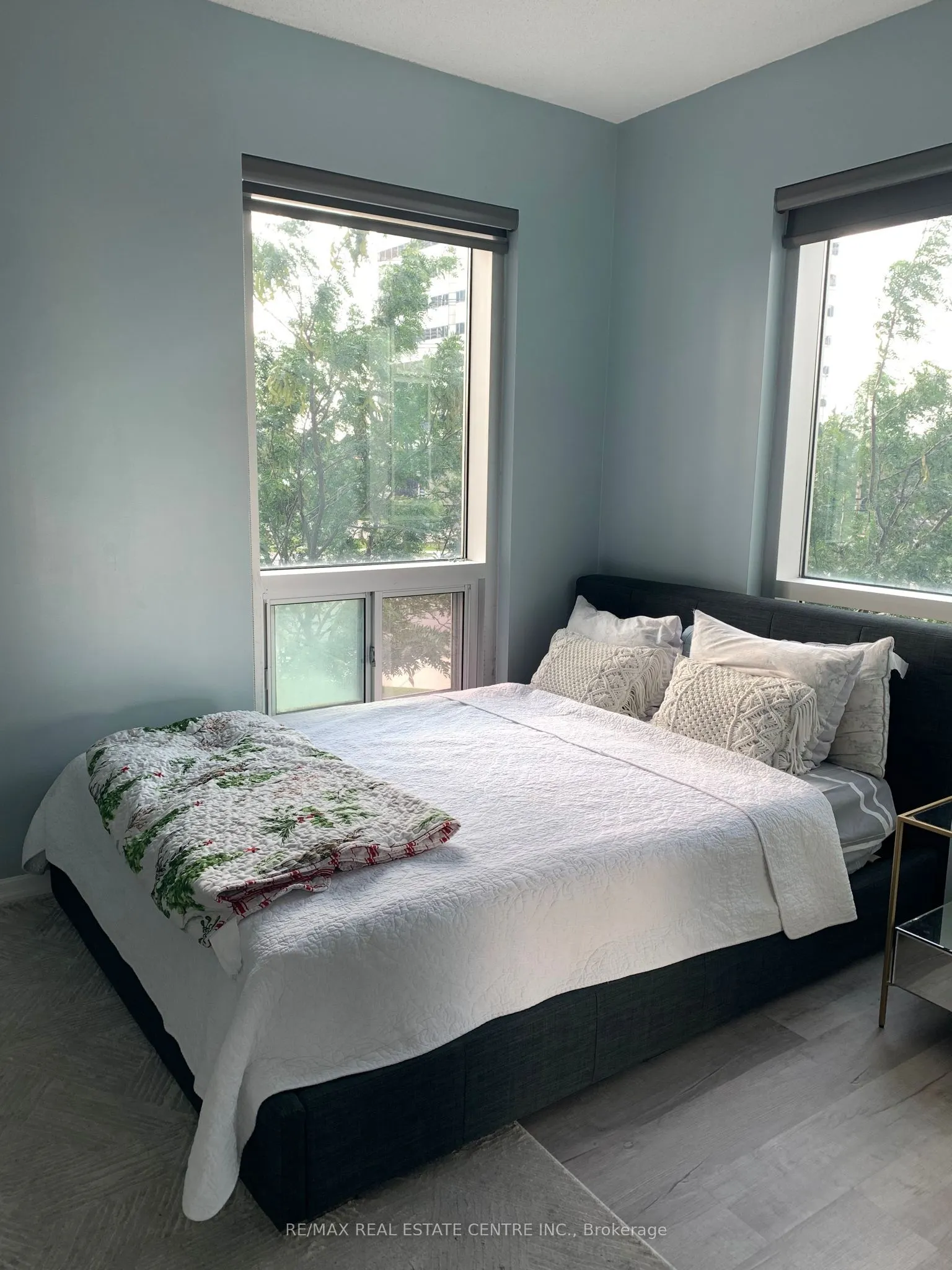 220 Burnhamthorpe Road W, #204