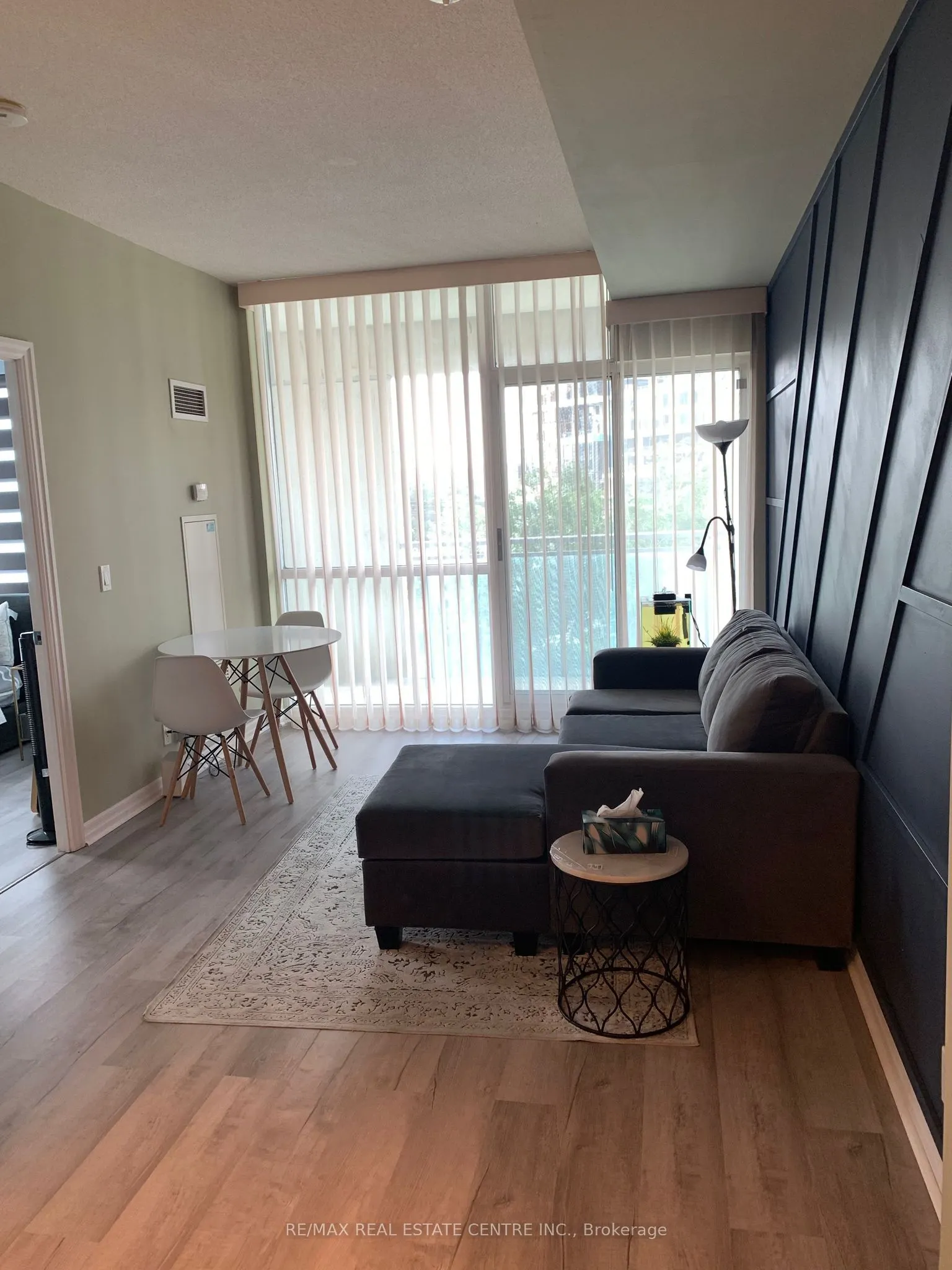 220 Burnhamthorpe Road W, #204