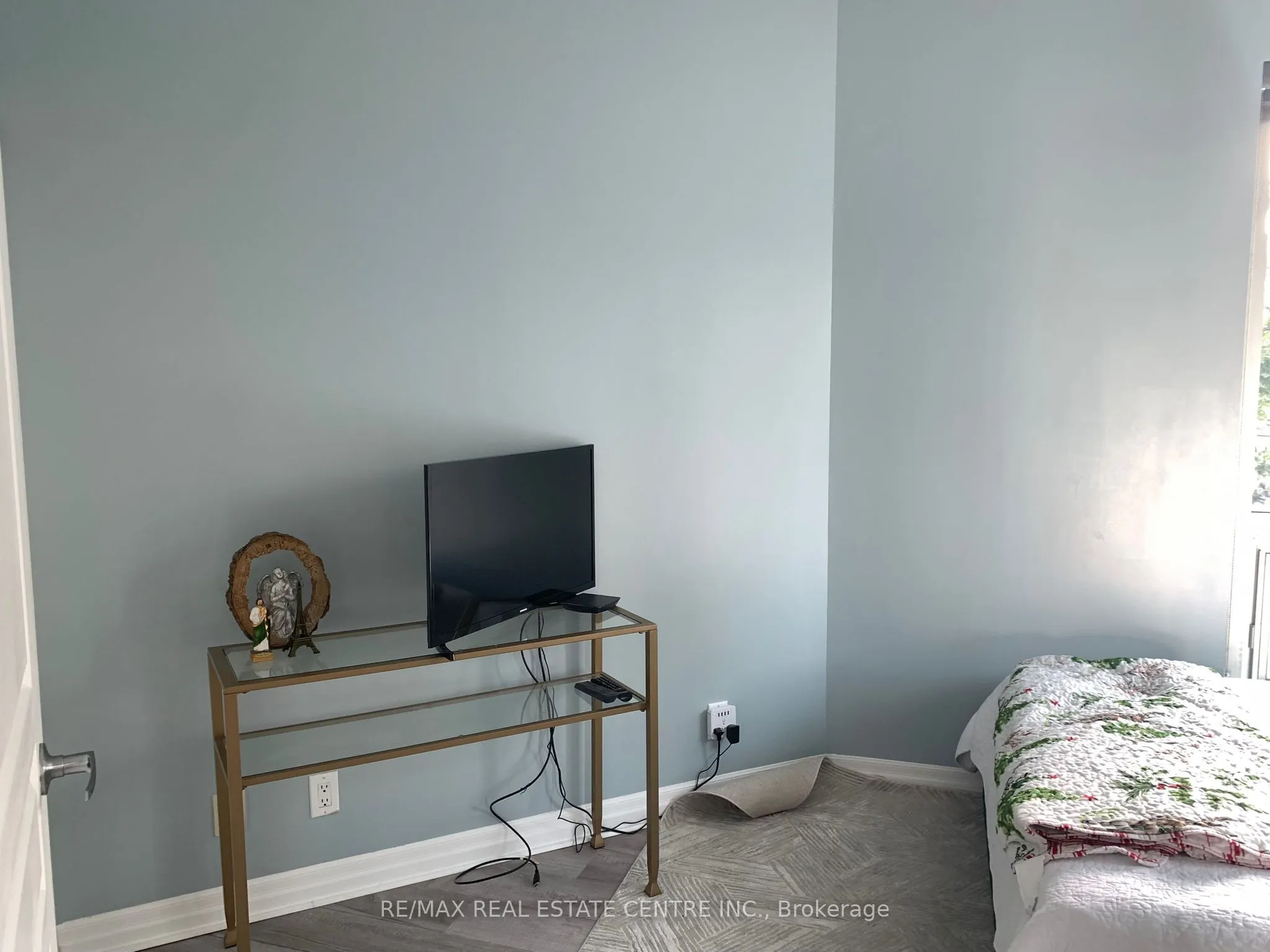 220 Burnhamthorpe Road W, #204