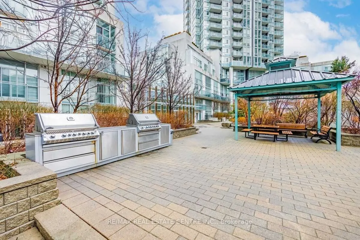 220 Burnhamthorpe Road W, #204