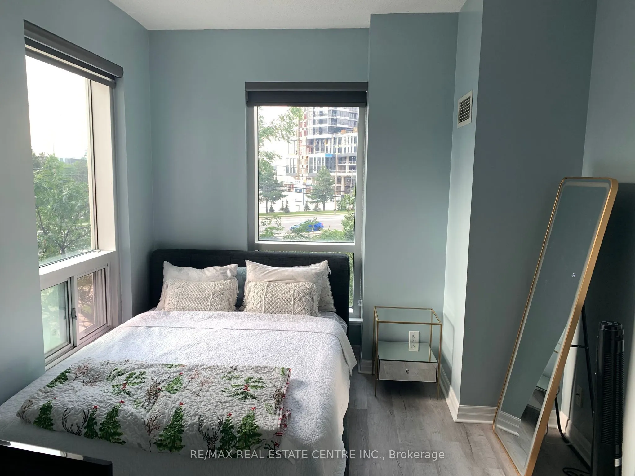 220 Burnhamthorpe Road W, #204