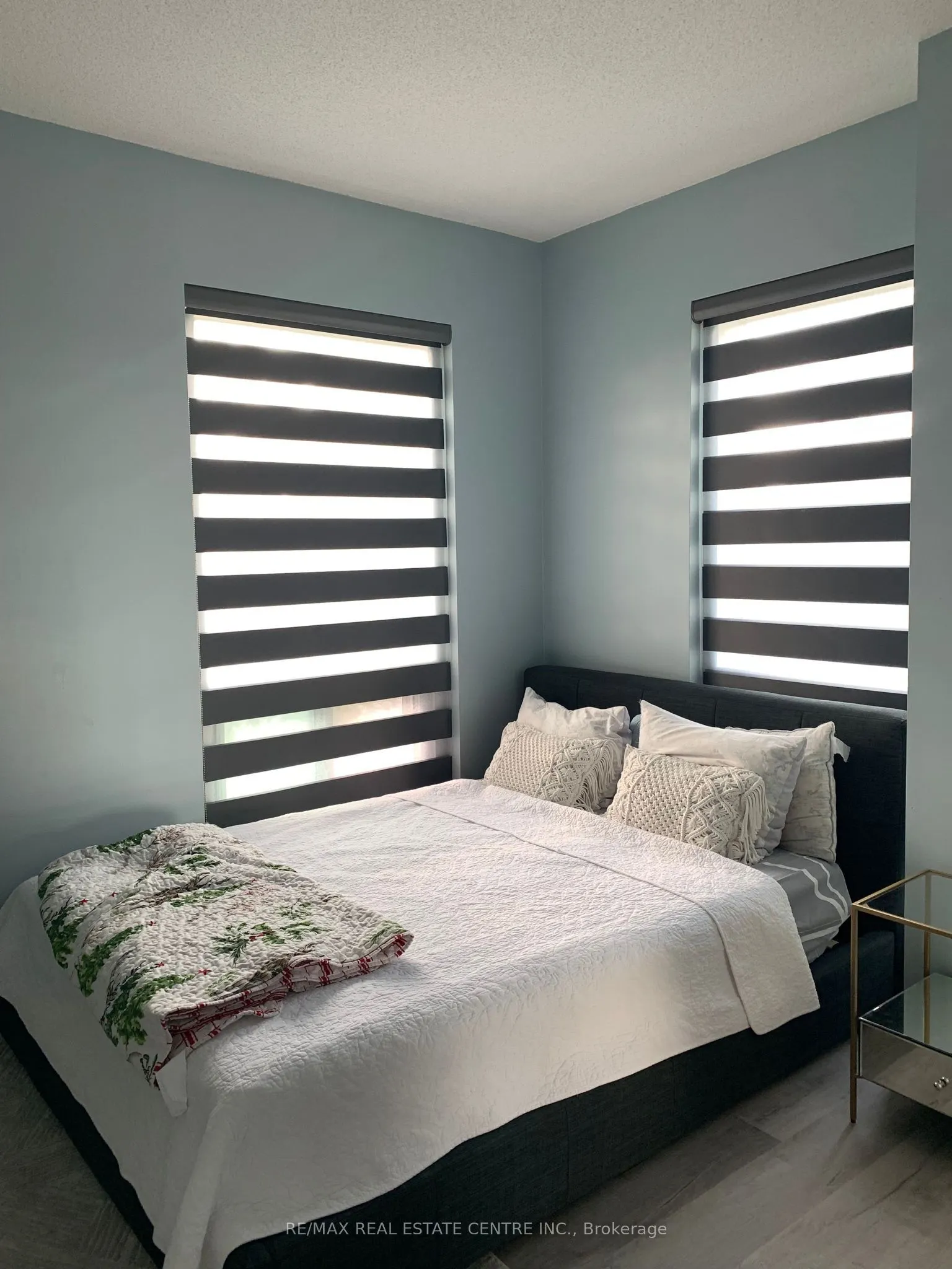 220 Burnhamthorpe Road W, #204